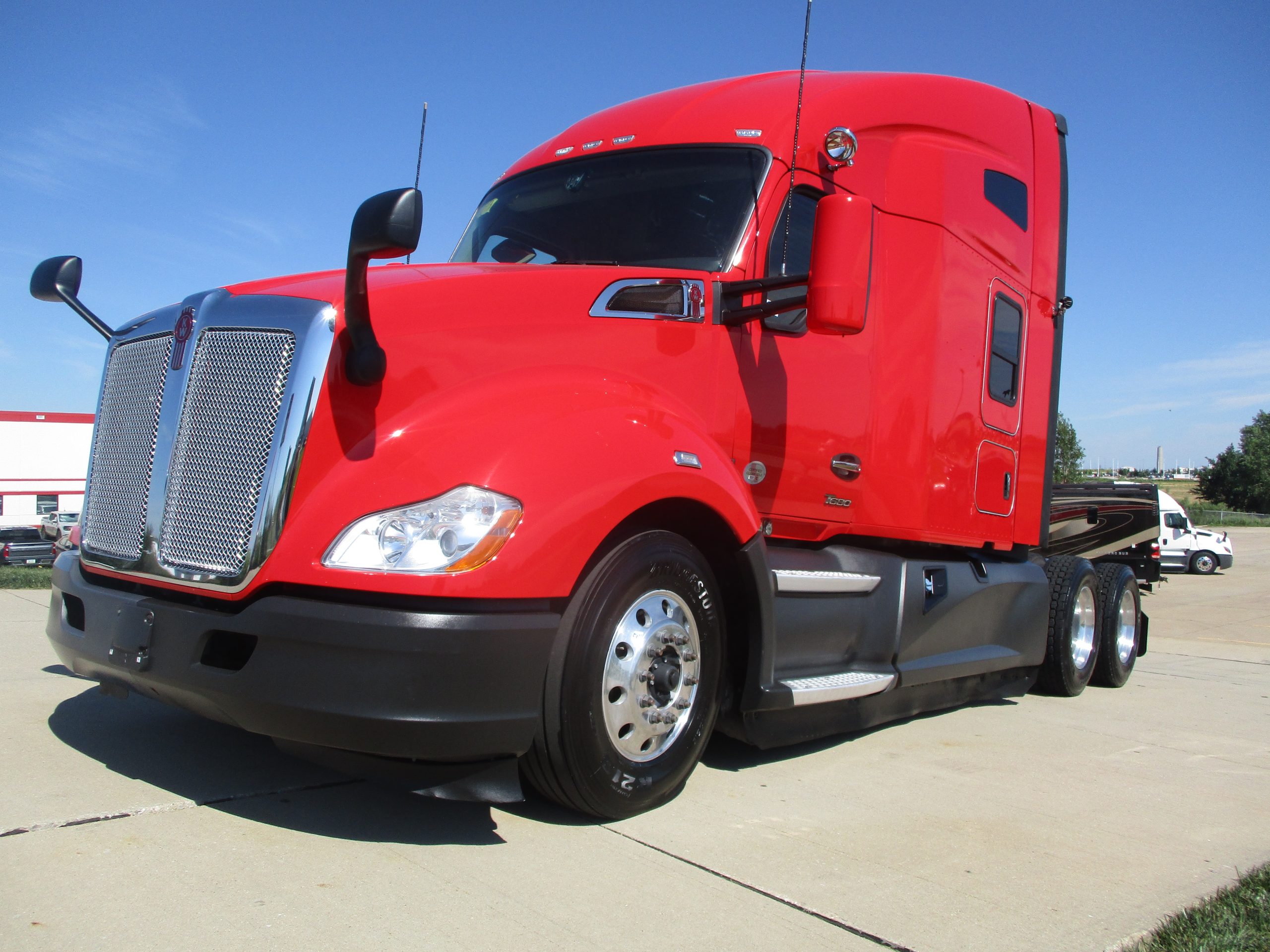 2022 Kenworth T680 - image 1 of 6