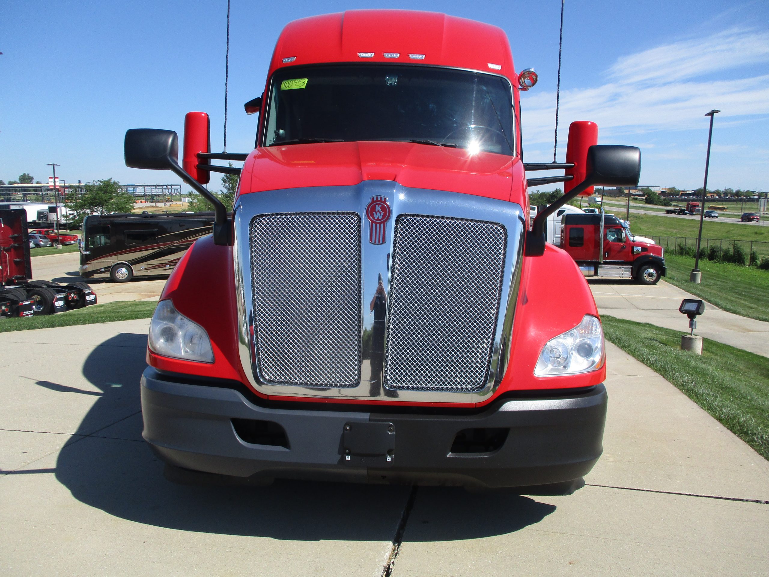 2022 Kenworth T680 - image 2 of 6