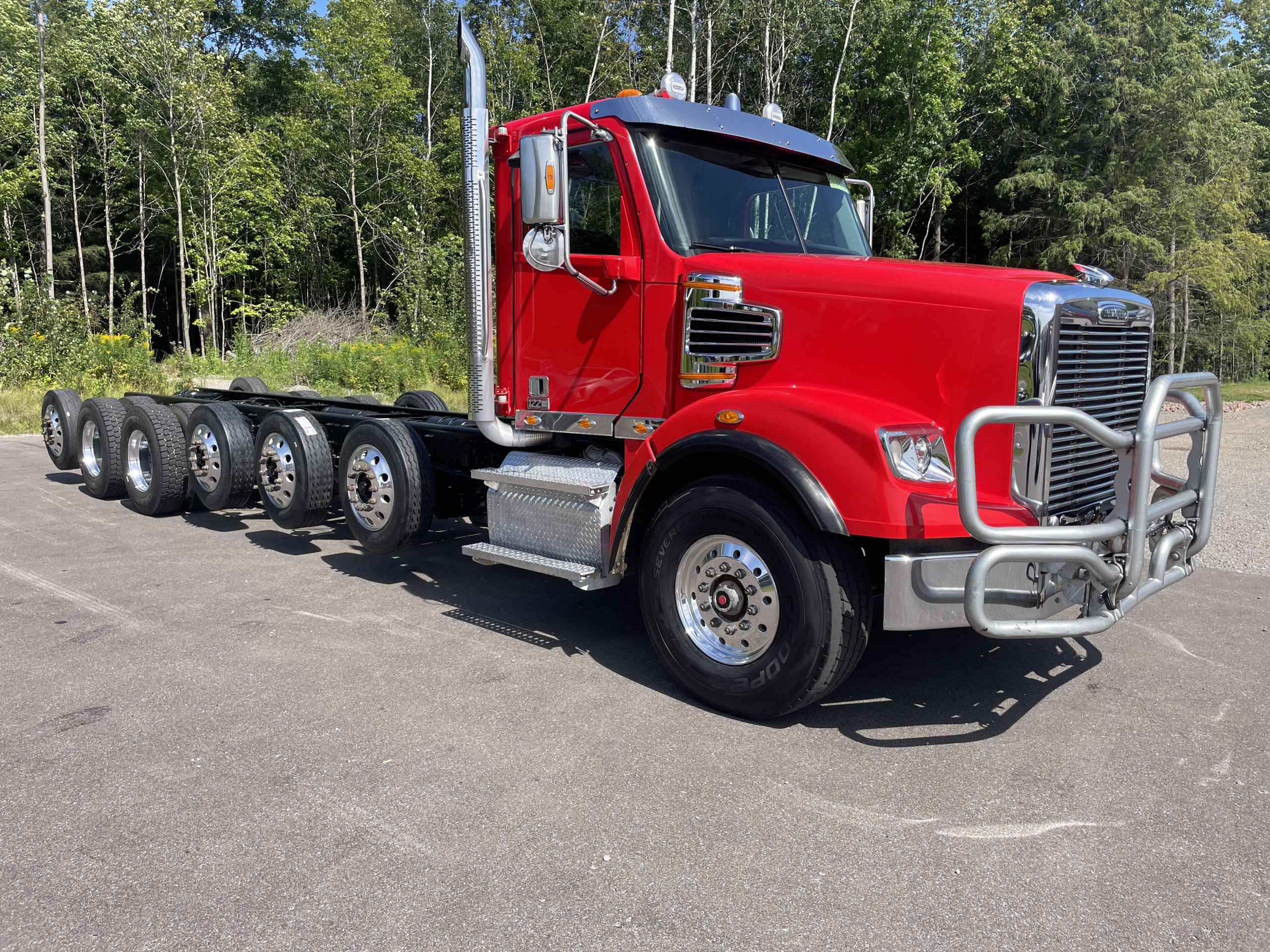 2019 Freightliner 122SD - image 3 of 6