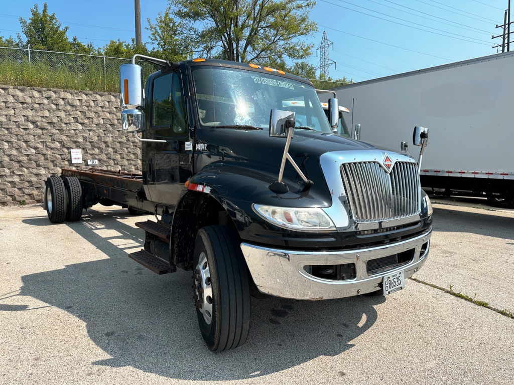 2018 International 4300 - image 2 of 5