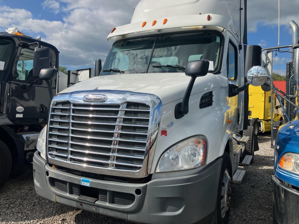 2014 Freightliner CA113 - image 1 of 1