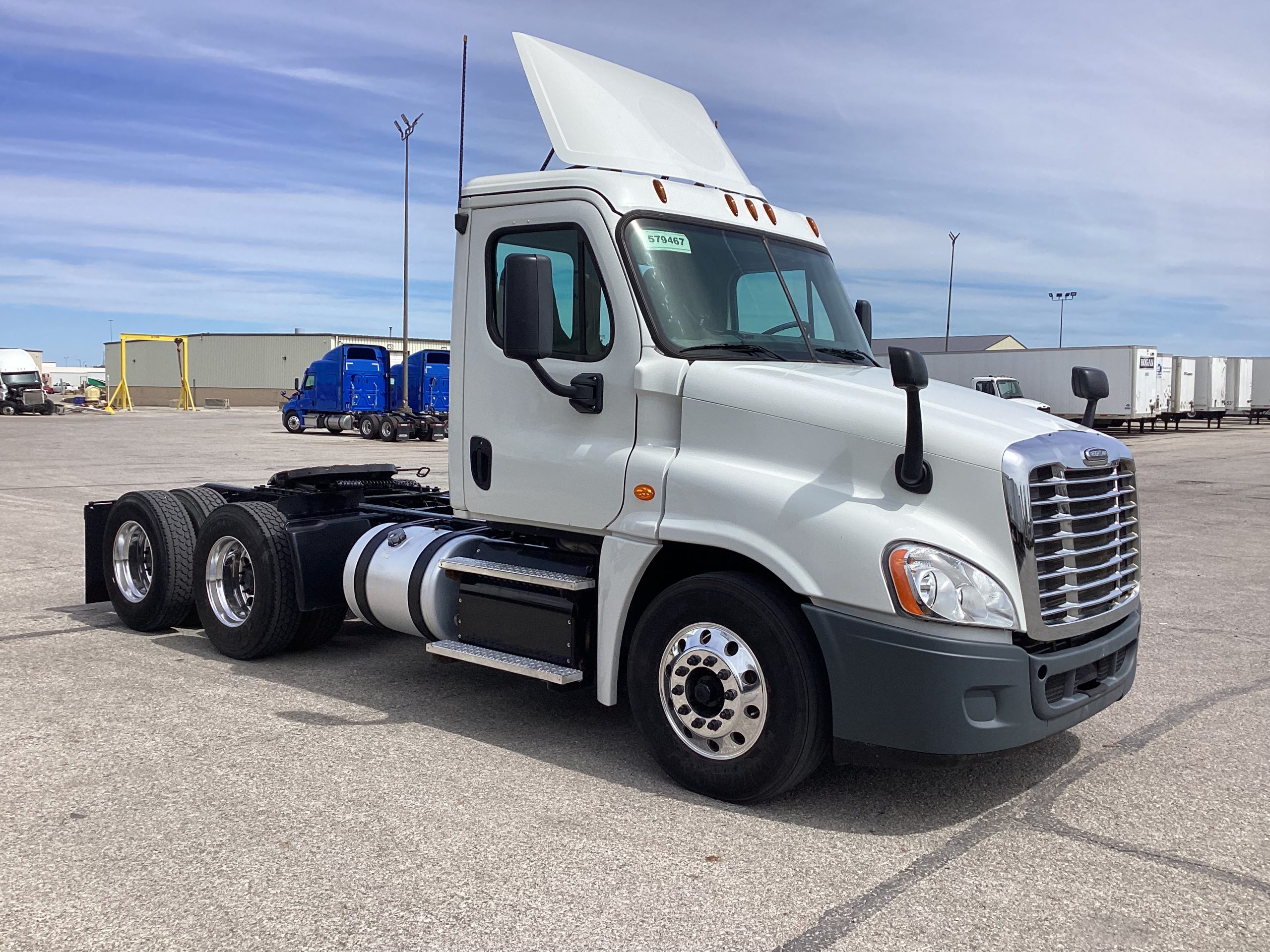 2018 Freightliner CA125 - image 3 of 6