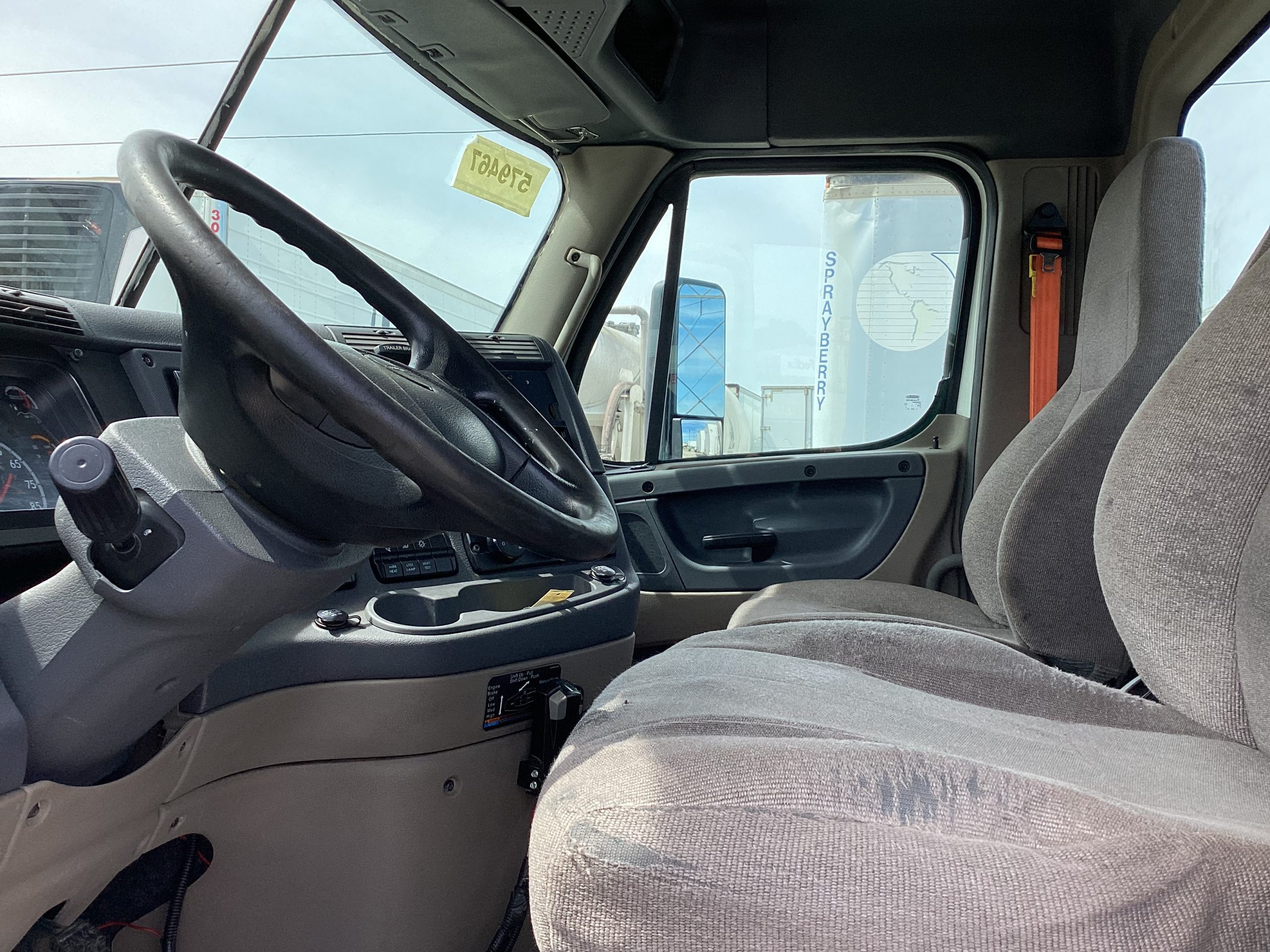 2018 Freightliner CA125 - image 5 of 6