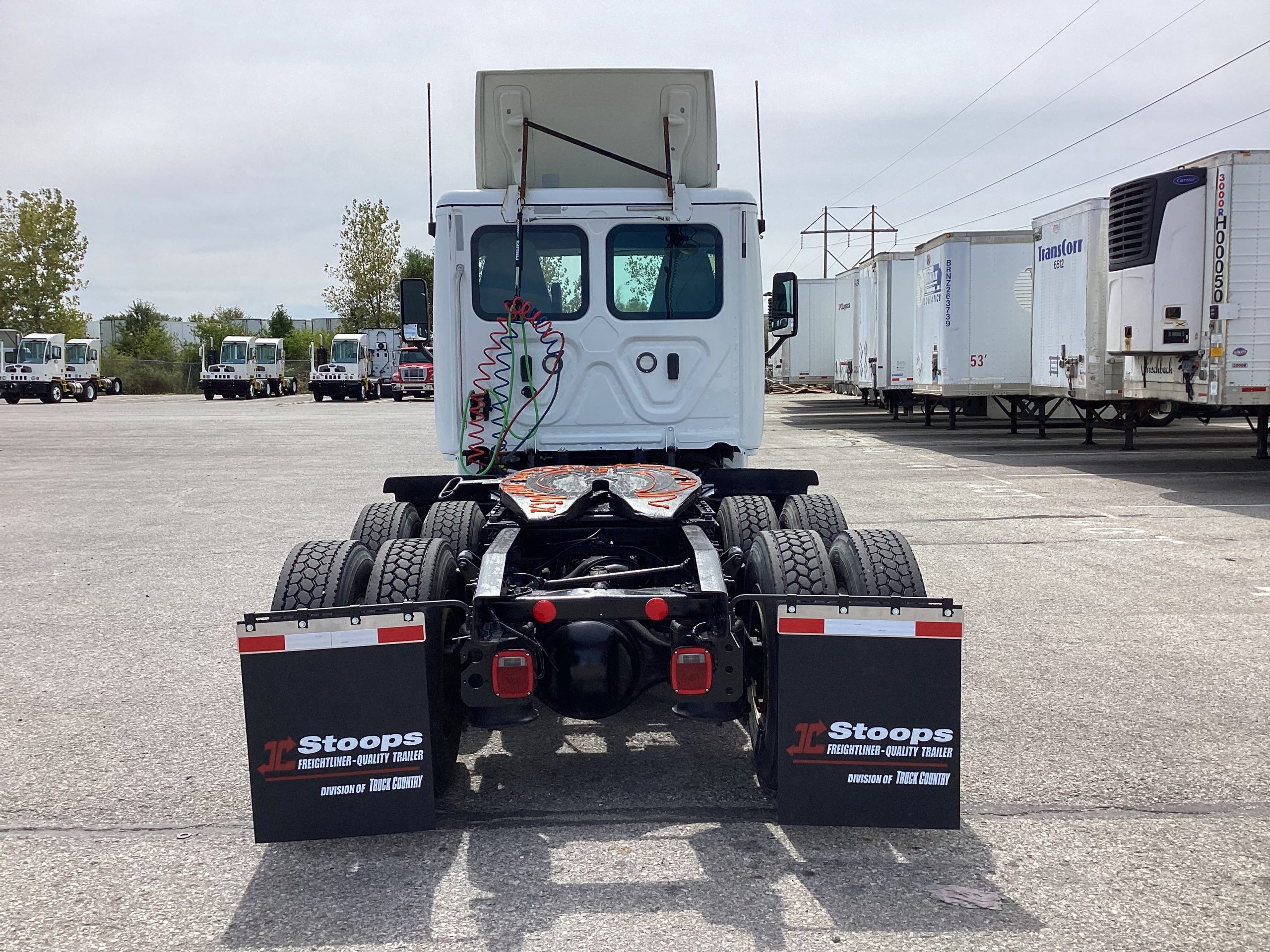 2018 Freightliner CA125 - image 4 of 6