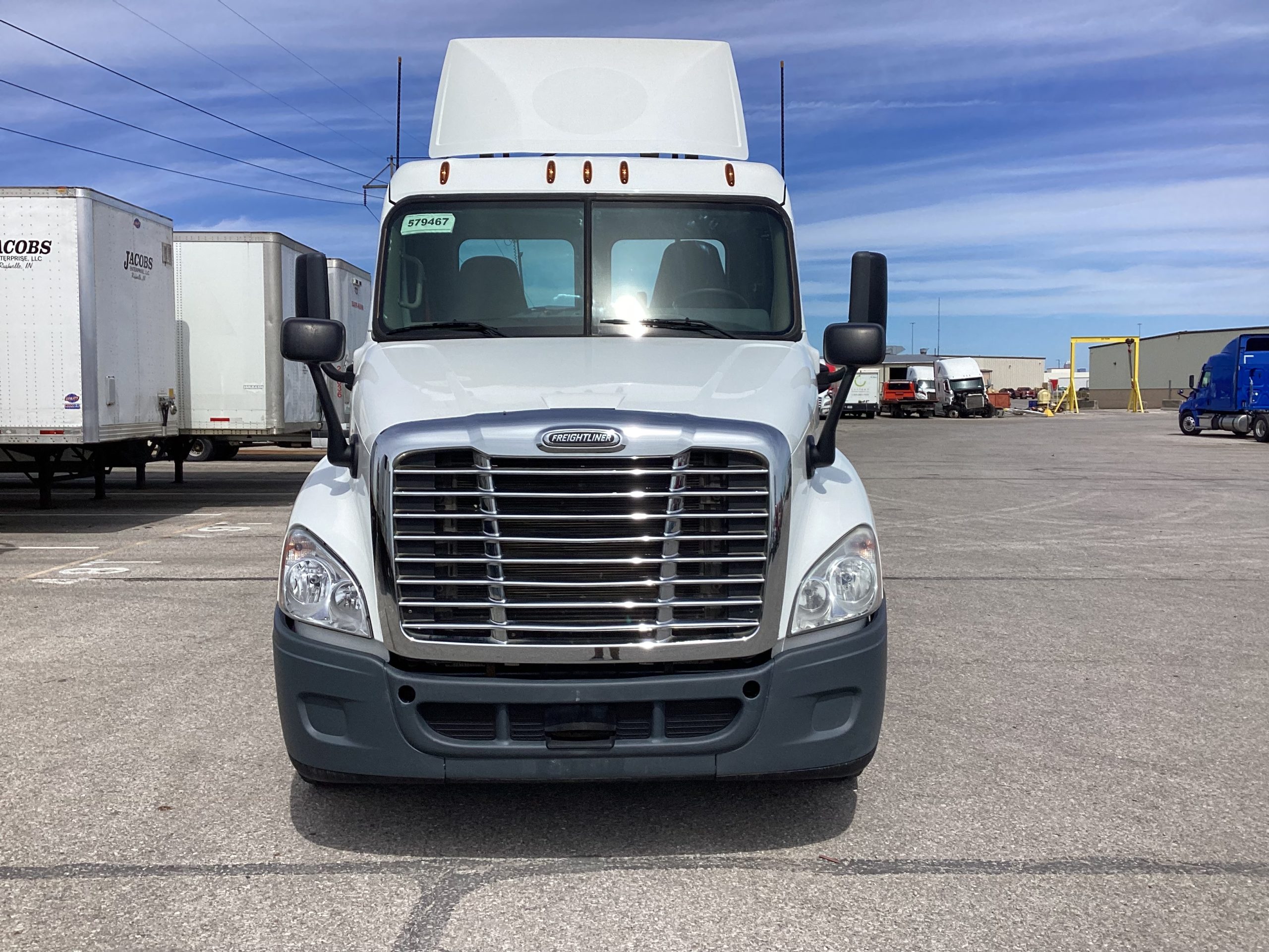 2018 Freightliner CA125 - image 2 of 6