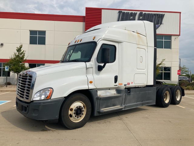 2015 Freightliner CA125 - image 1 of 6