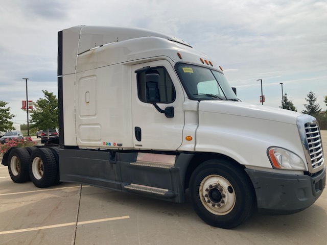 2015 Freightliner CA125 - image 5 of 6