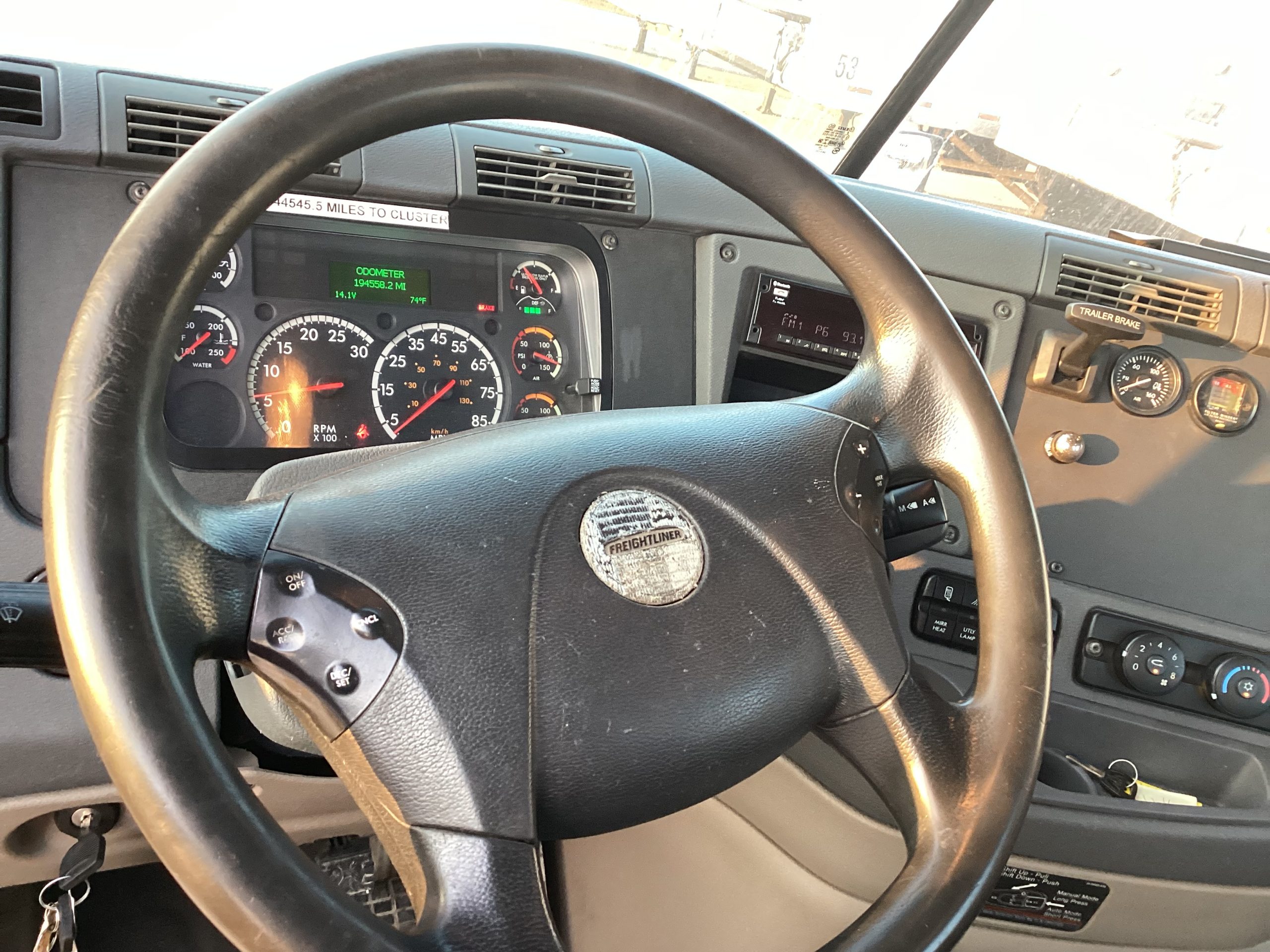 2018 Freightliner CA125 - image 5 of 6