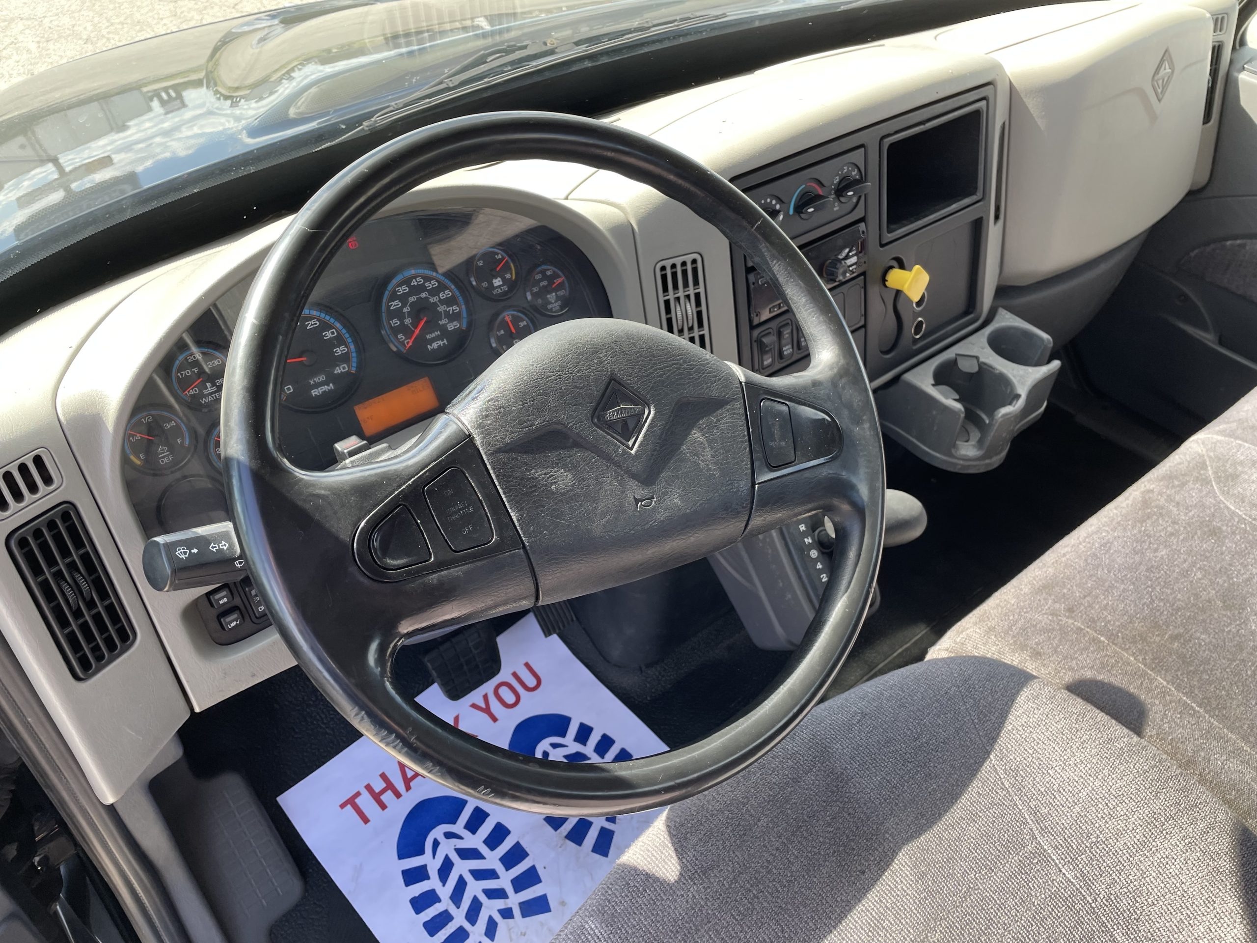 2018 International 4300 - image 3 of 5