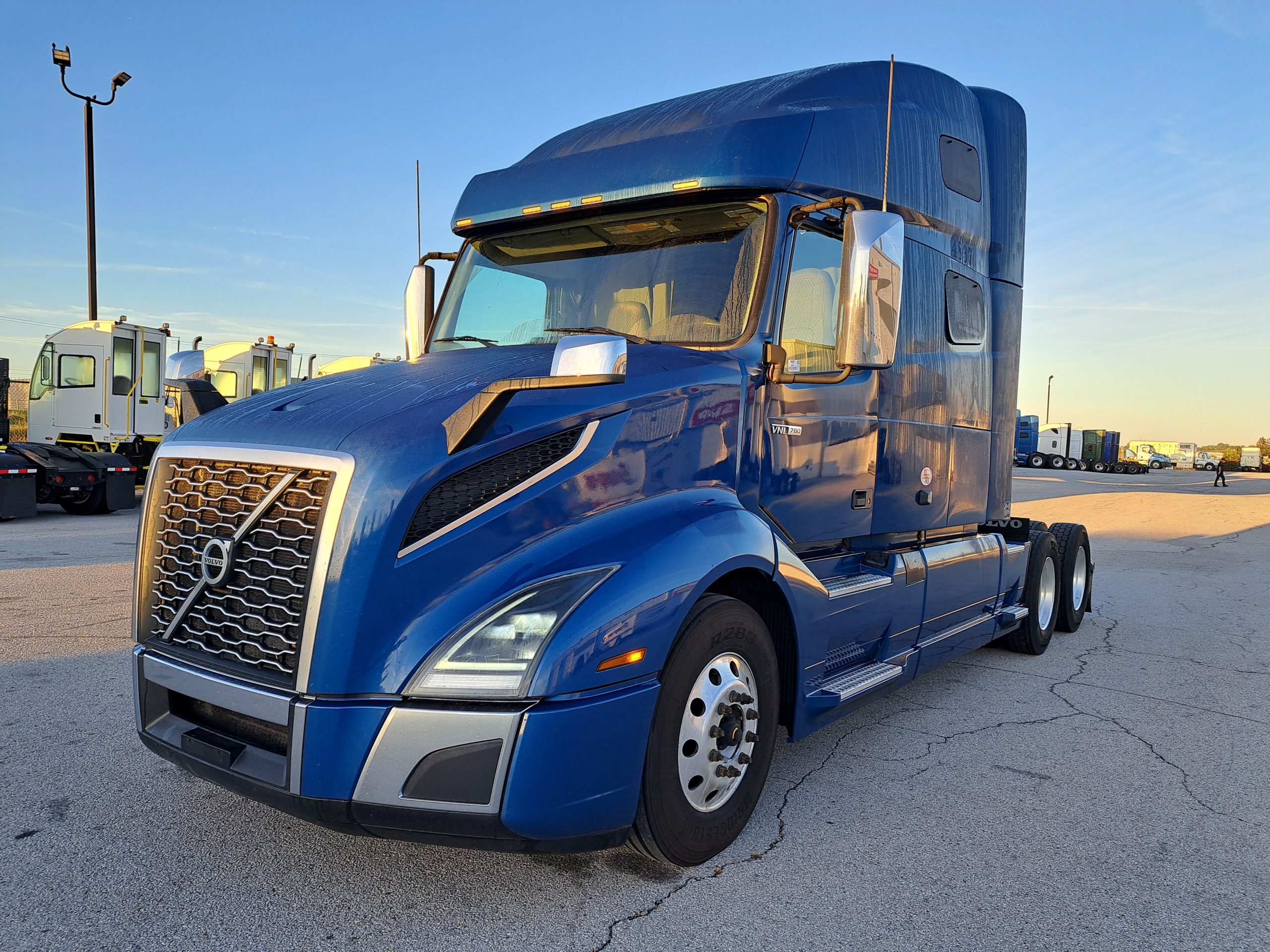 2021 Volvo VNL760 - image 1 of 6