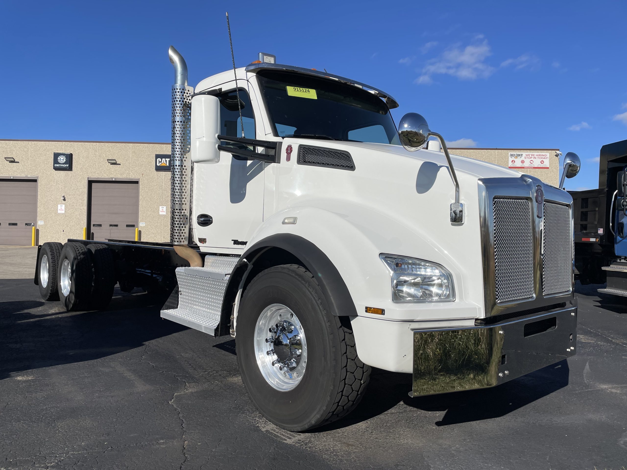 2016 Kenworth T880 - image 3 of 6