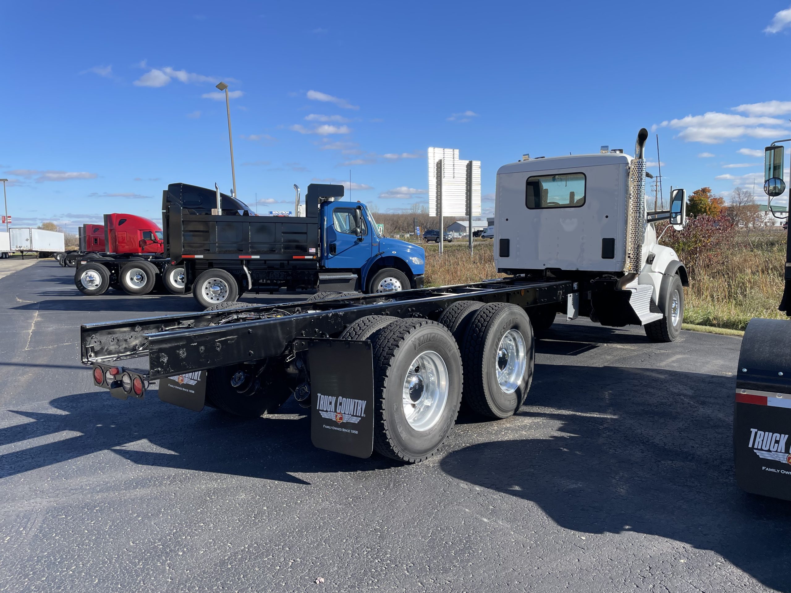 2016 Kenworth T880 - image 6 of 6