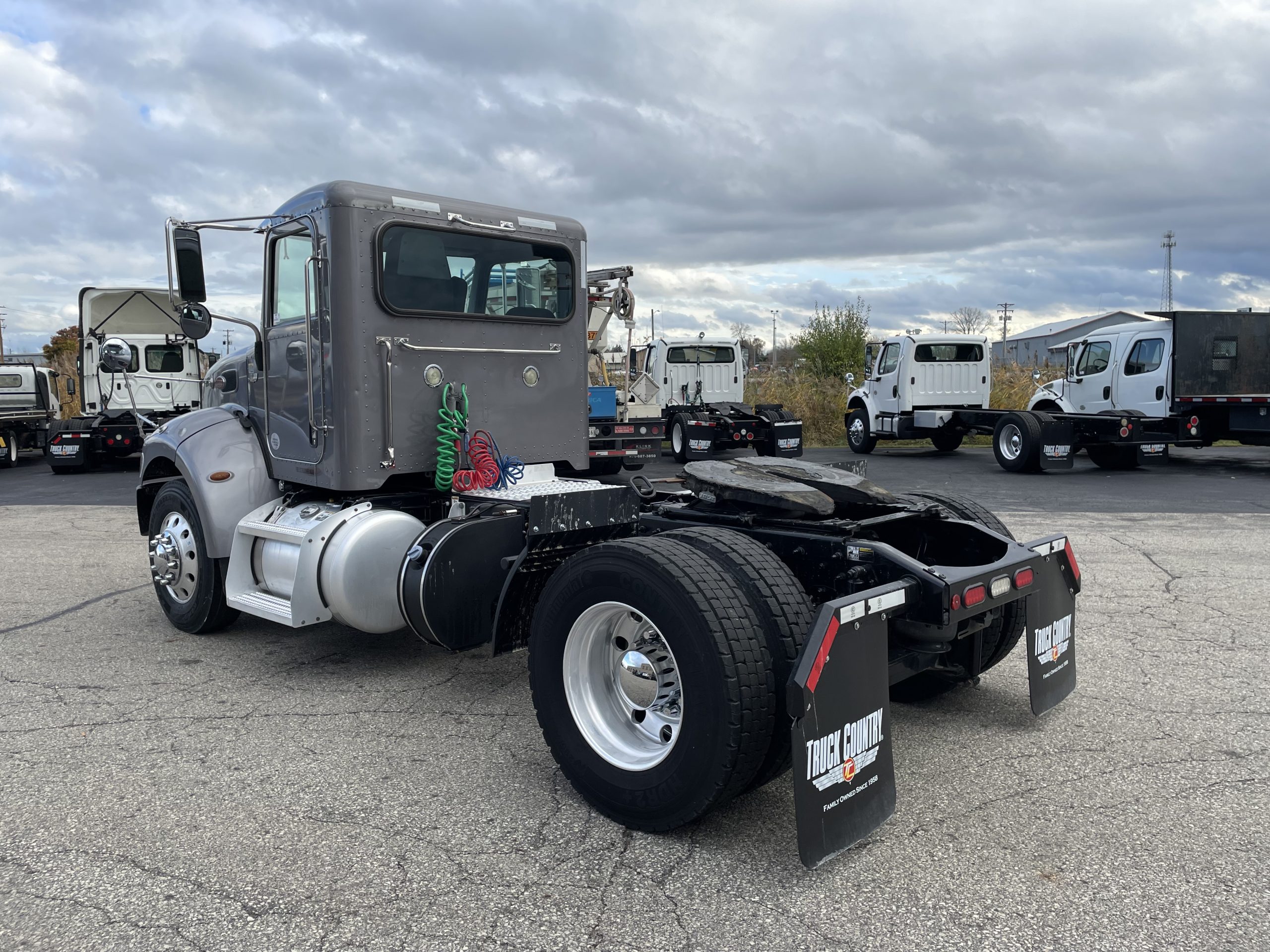 2018 Peterbilt 337 - image 6 of 6