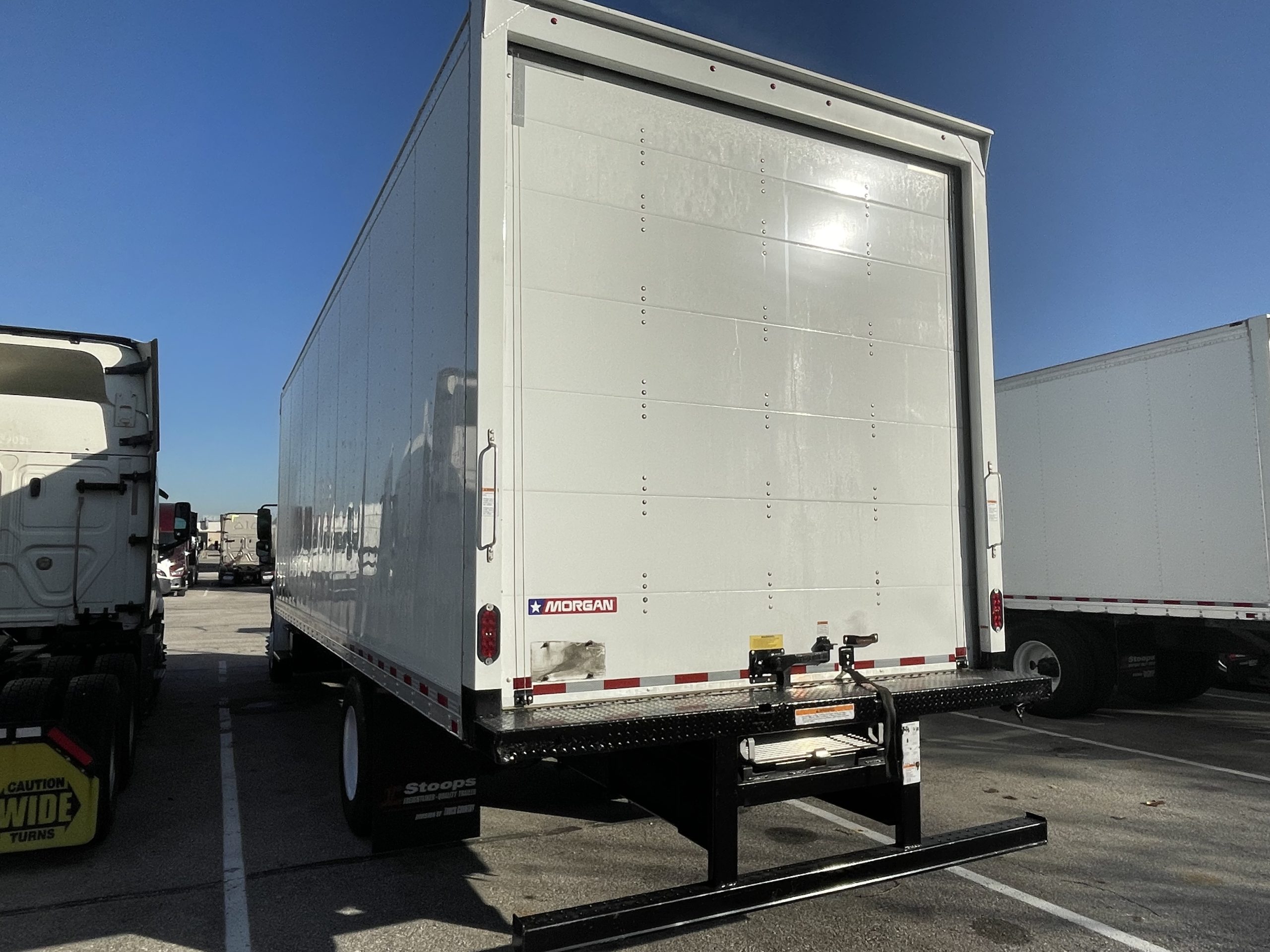 2022 Freightliner M2 106 - image 4 of 6