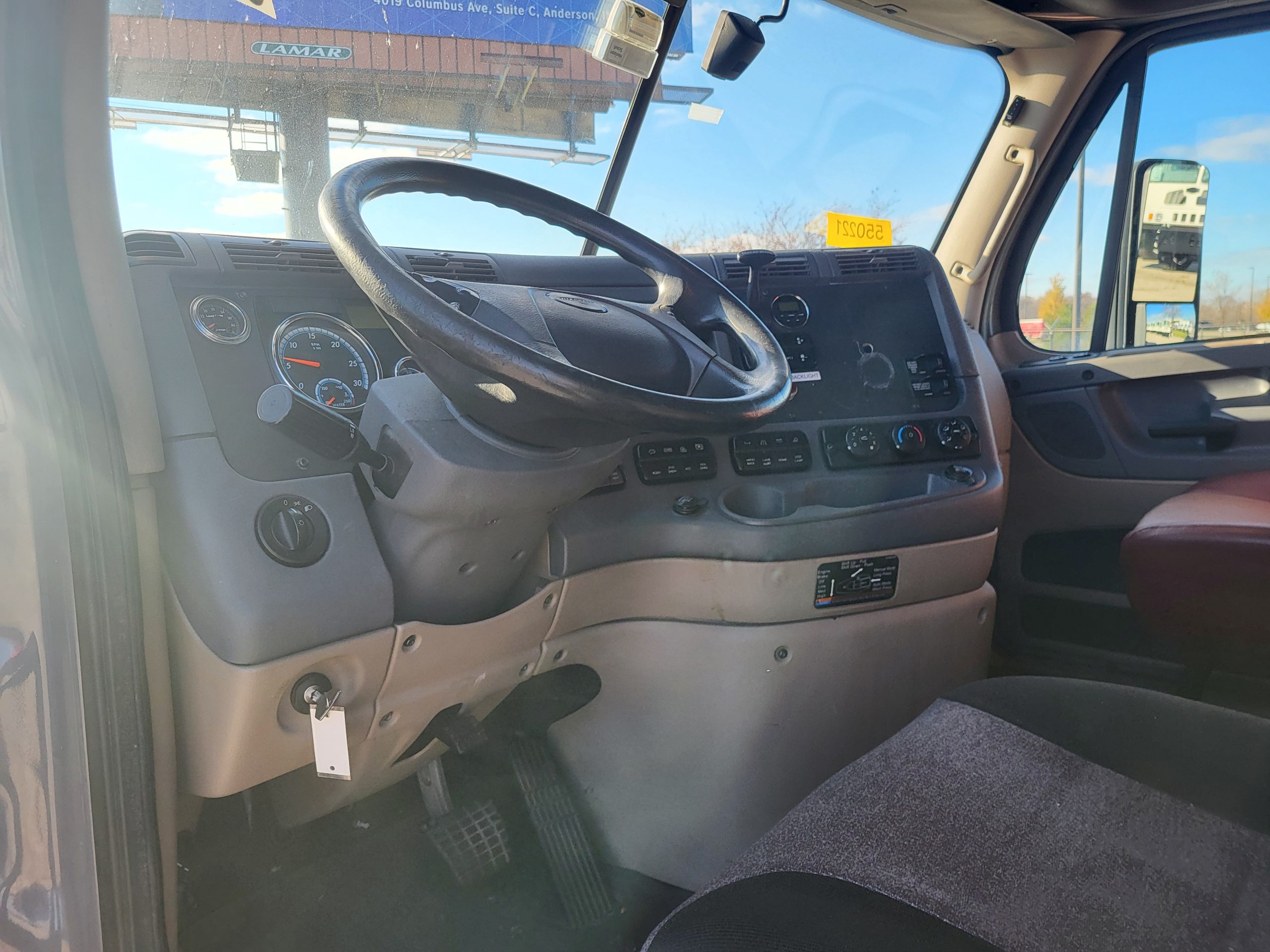 2017 Freightliner CA113 - image 5 of 6