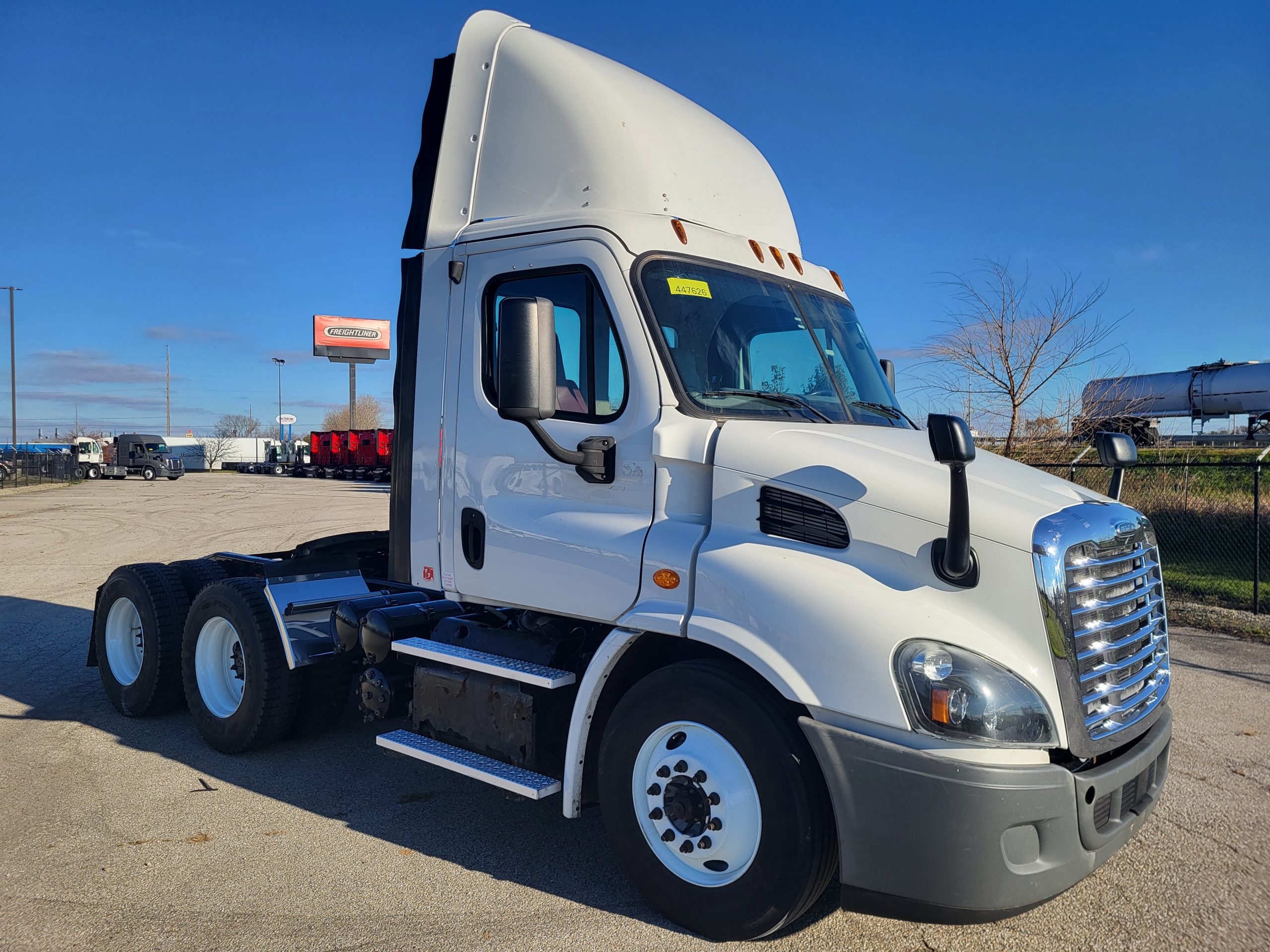 2017 Freightliner CA113 - image 3 of 6