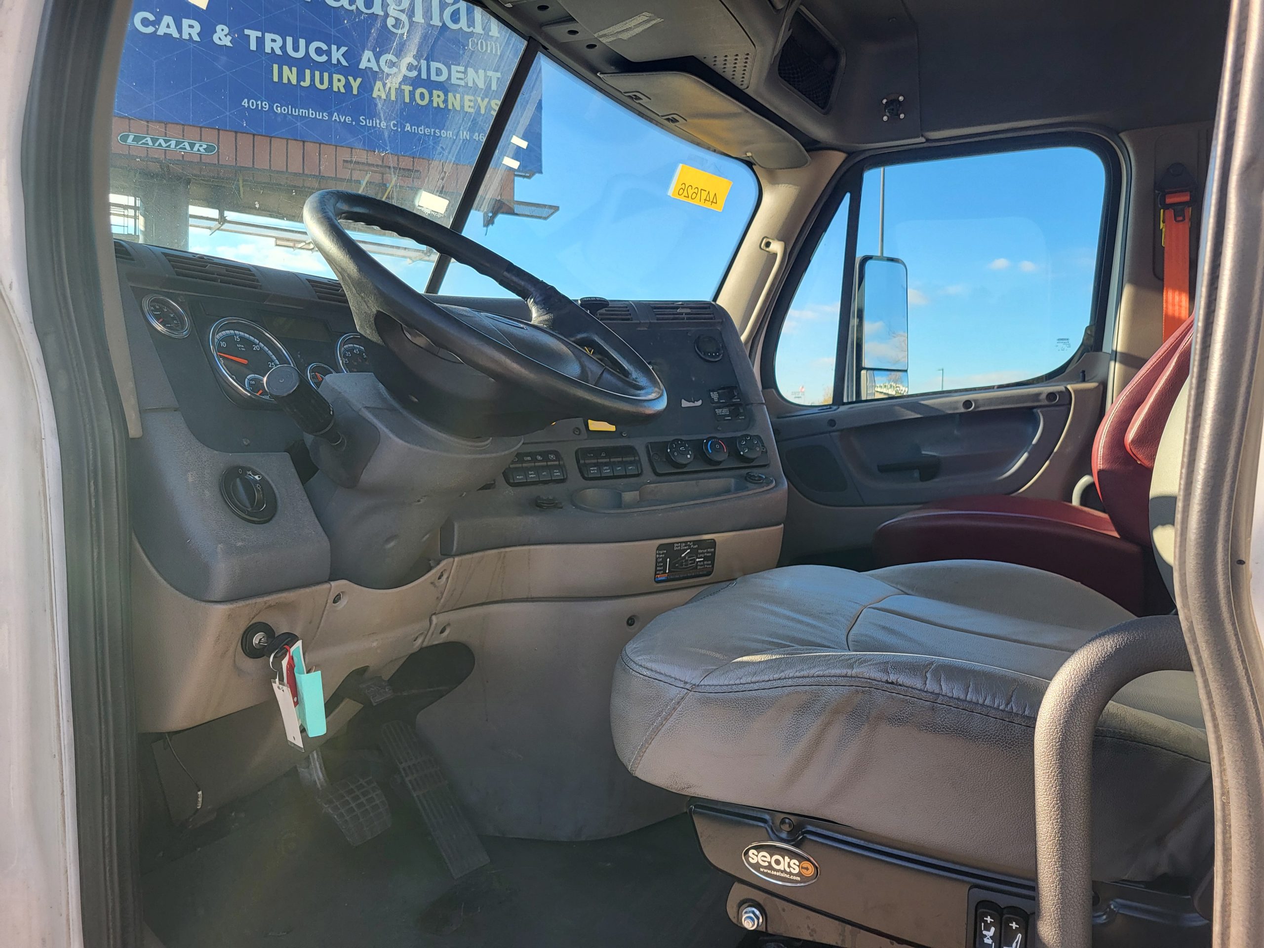 2017 Freightliner CA113 - image 5 of 6