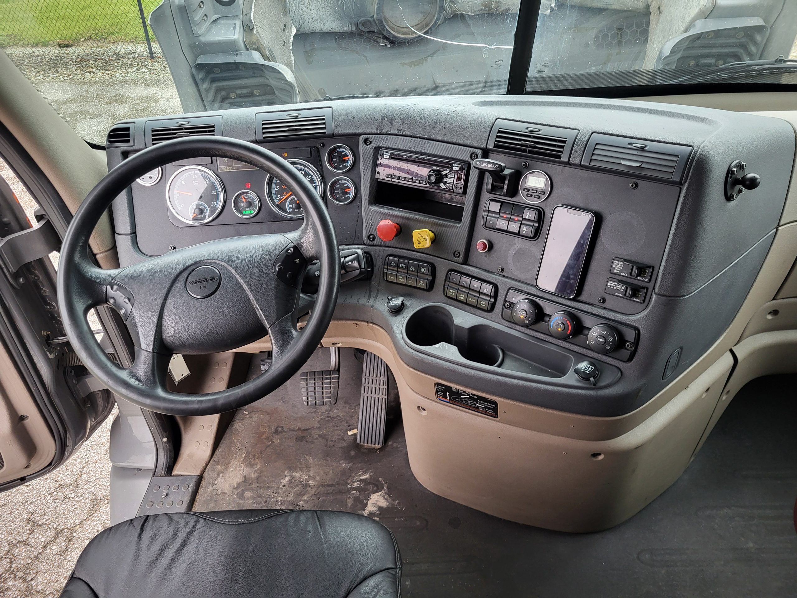 2018 Freightliner CA113 - image 6 of 6