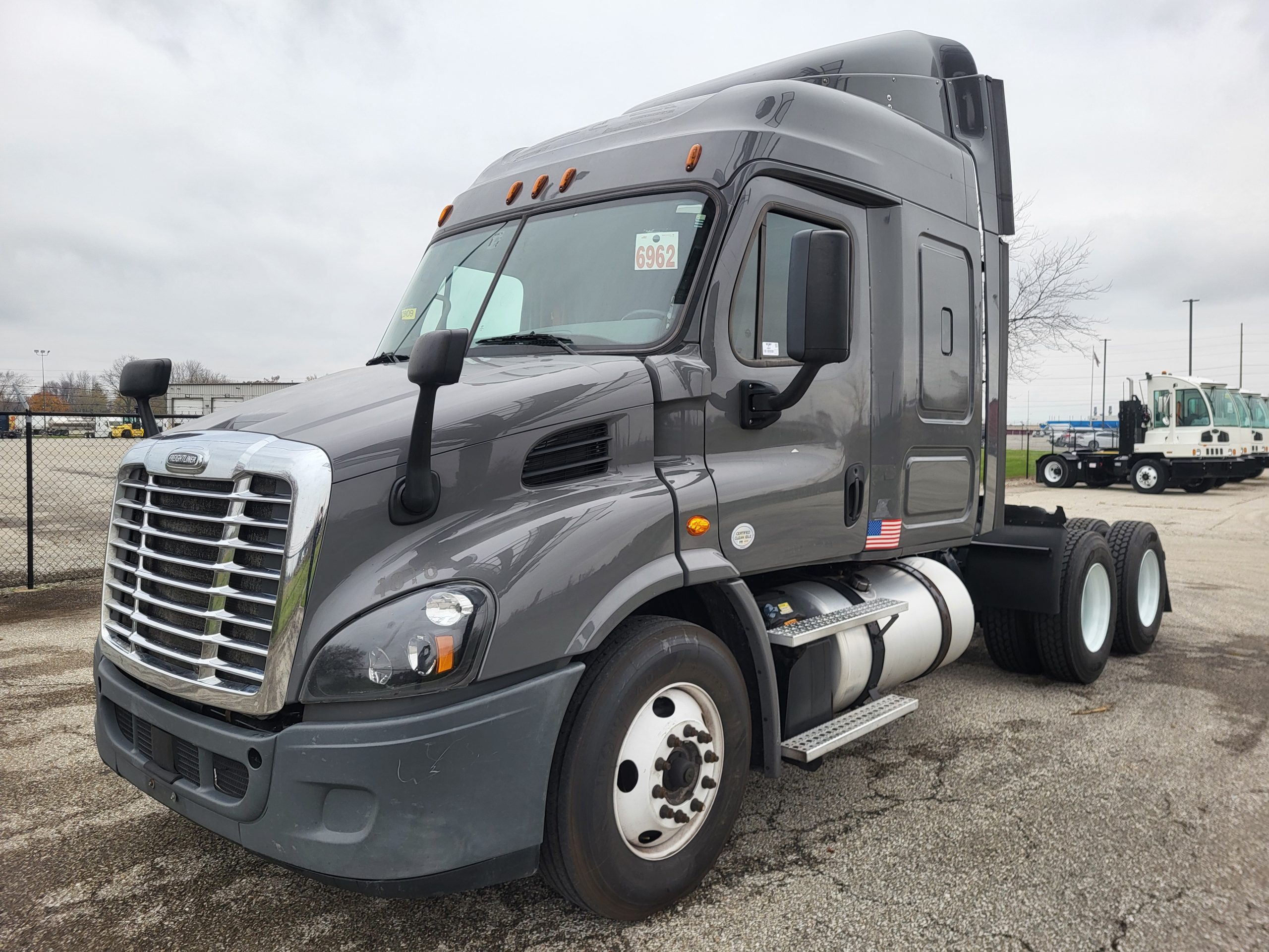 2018 Freightliner CA113 - image 1 of 6