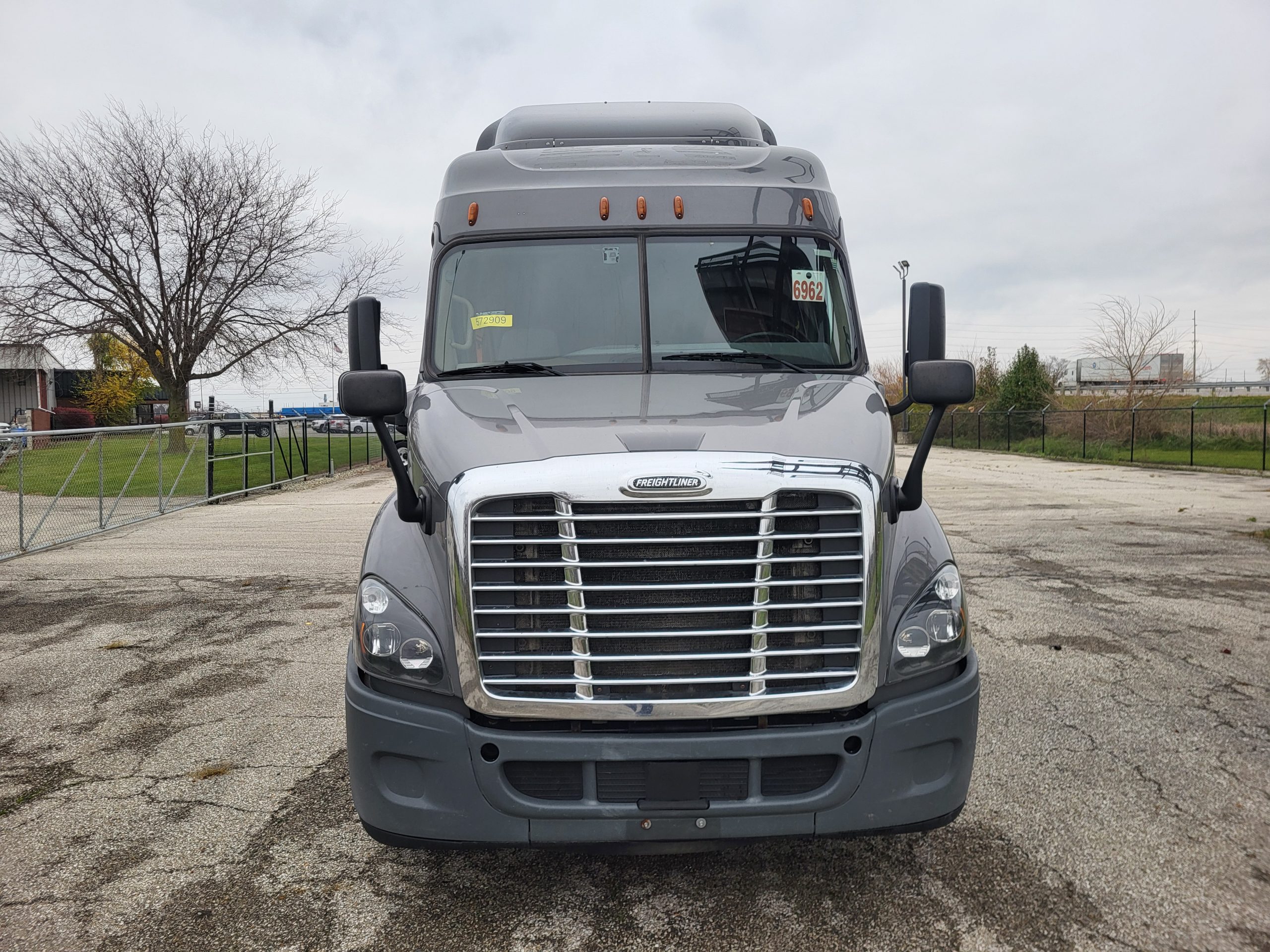 2018 Freightliner CA113 - image 2 of 6