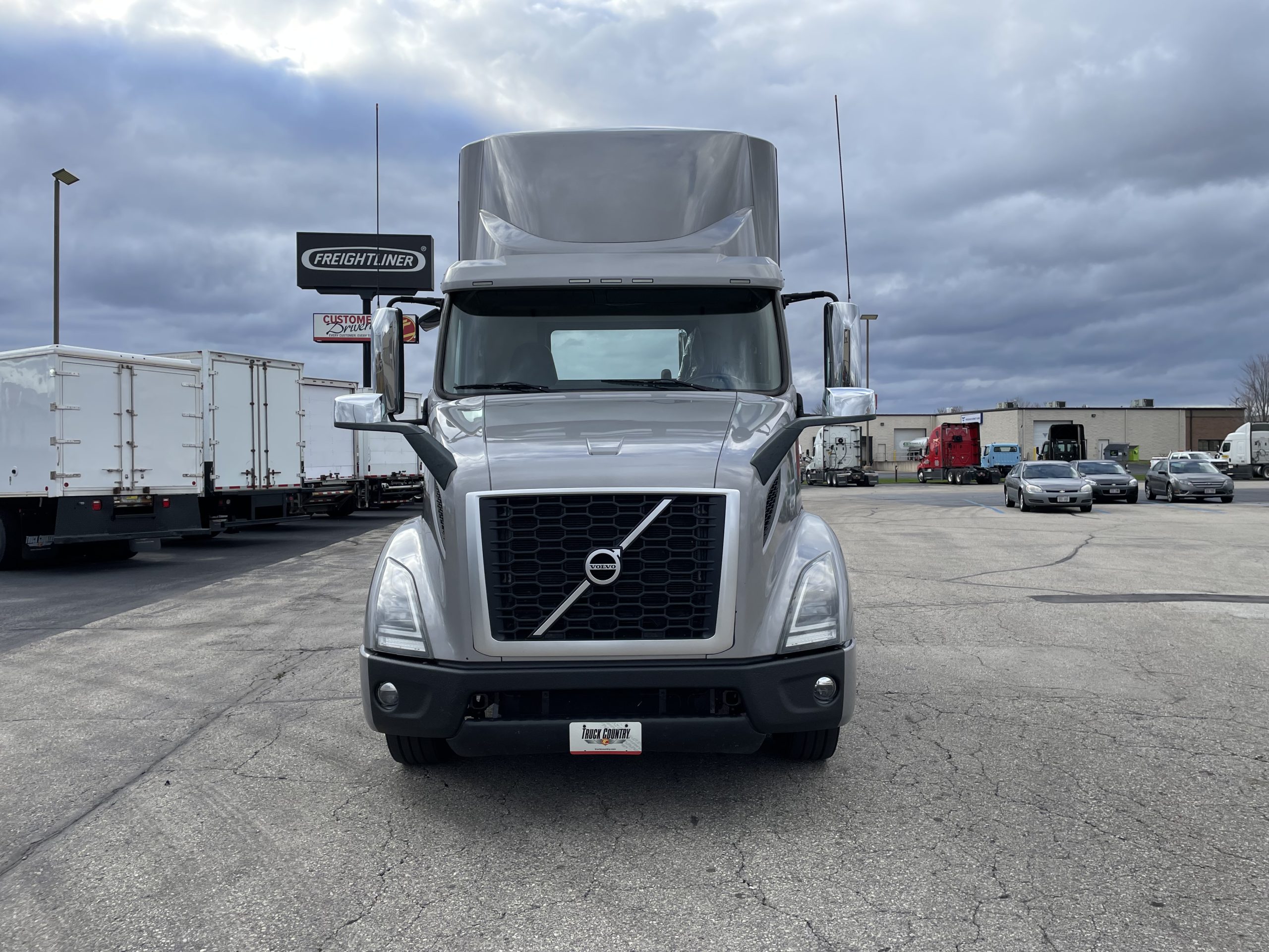 2019 Volvo VNR300 - image 2 of 6