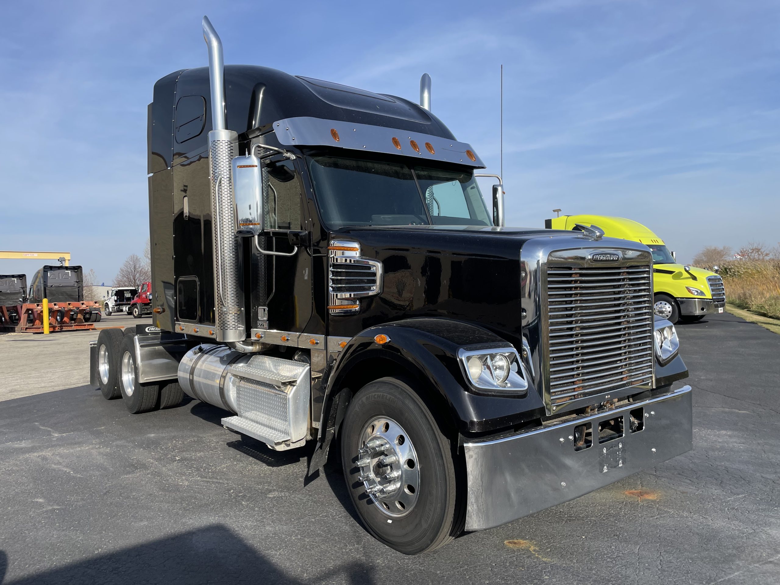 2020 Freightliner 122SD - image 3 of 6