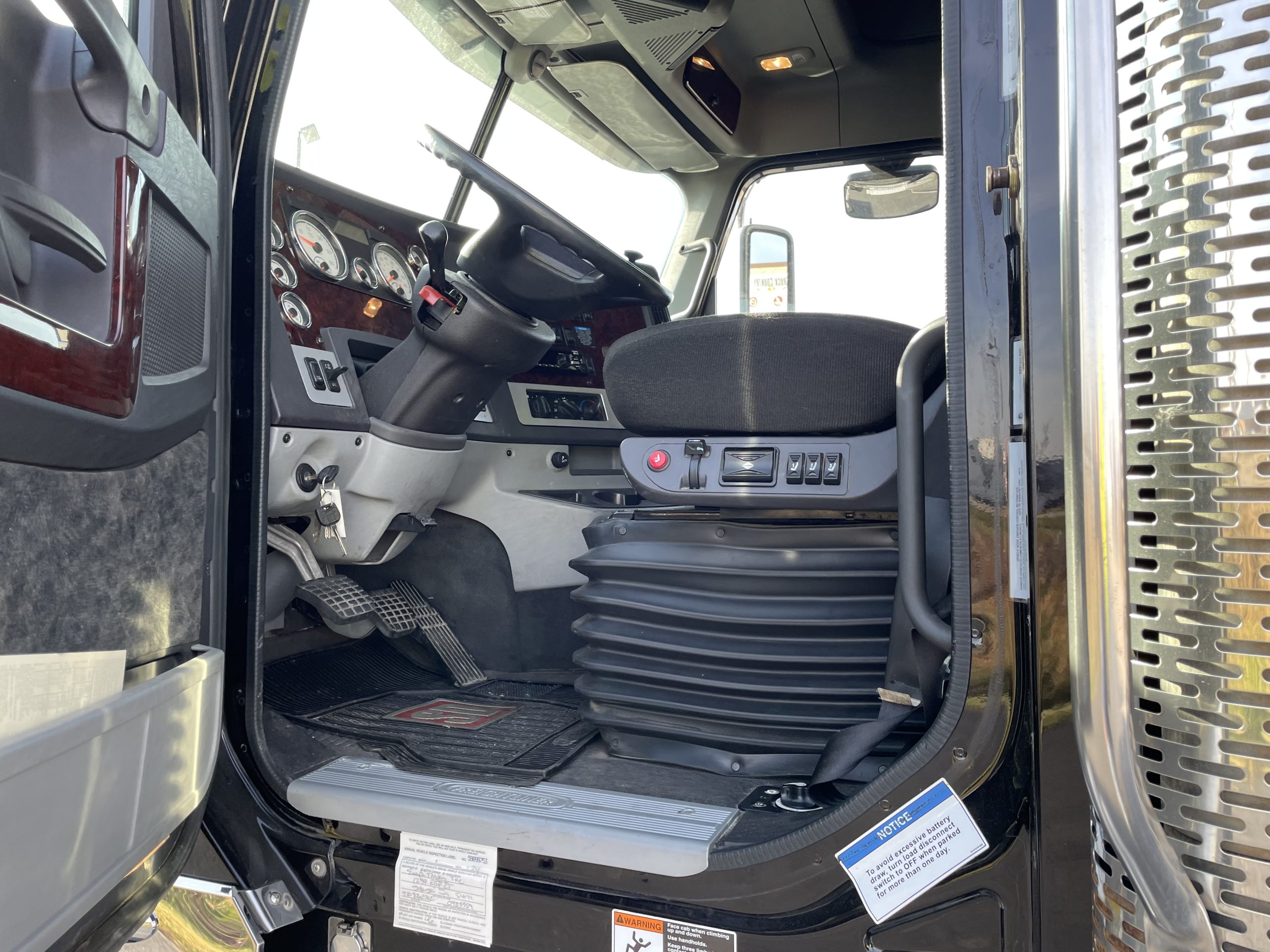 2020 Freightliner 122SD - image 6 of 6