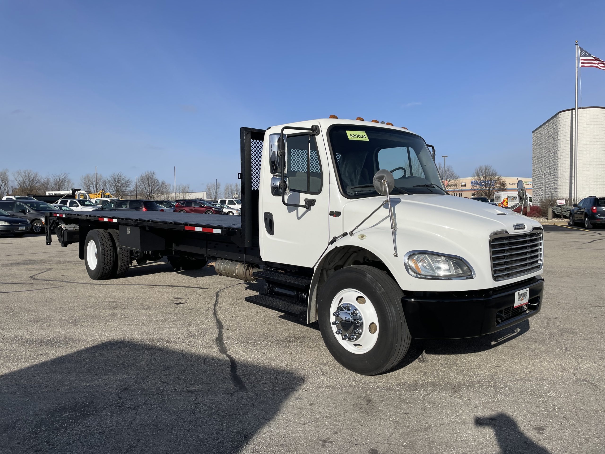 2017 Freightliner M2 106 - image 2 of 5