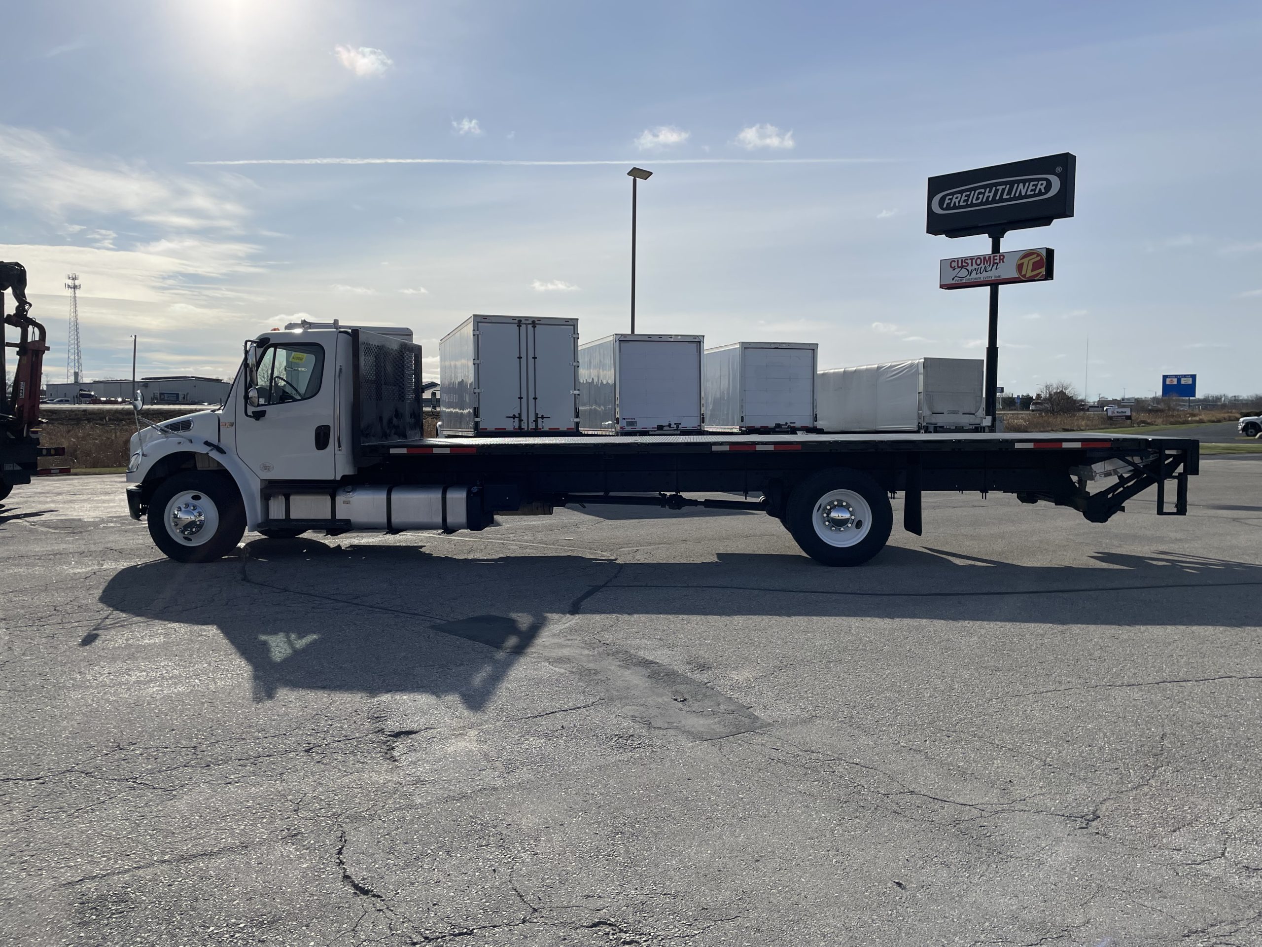 2017 Freightliner M2 106 - image 4 of 5