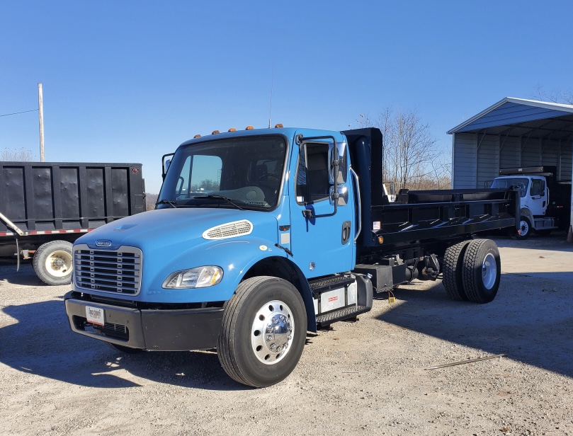 2017 Freightliner M2 106 - image 1 of 1