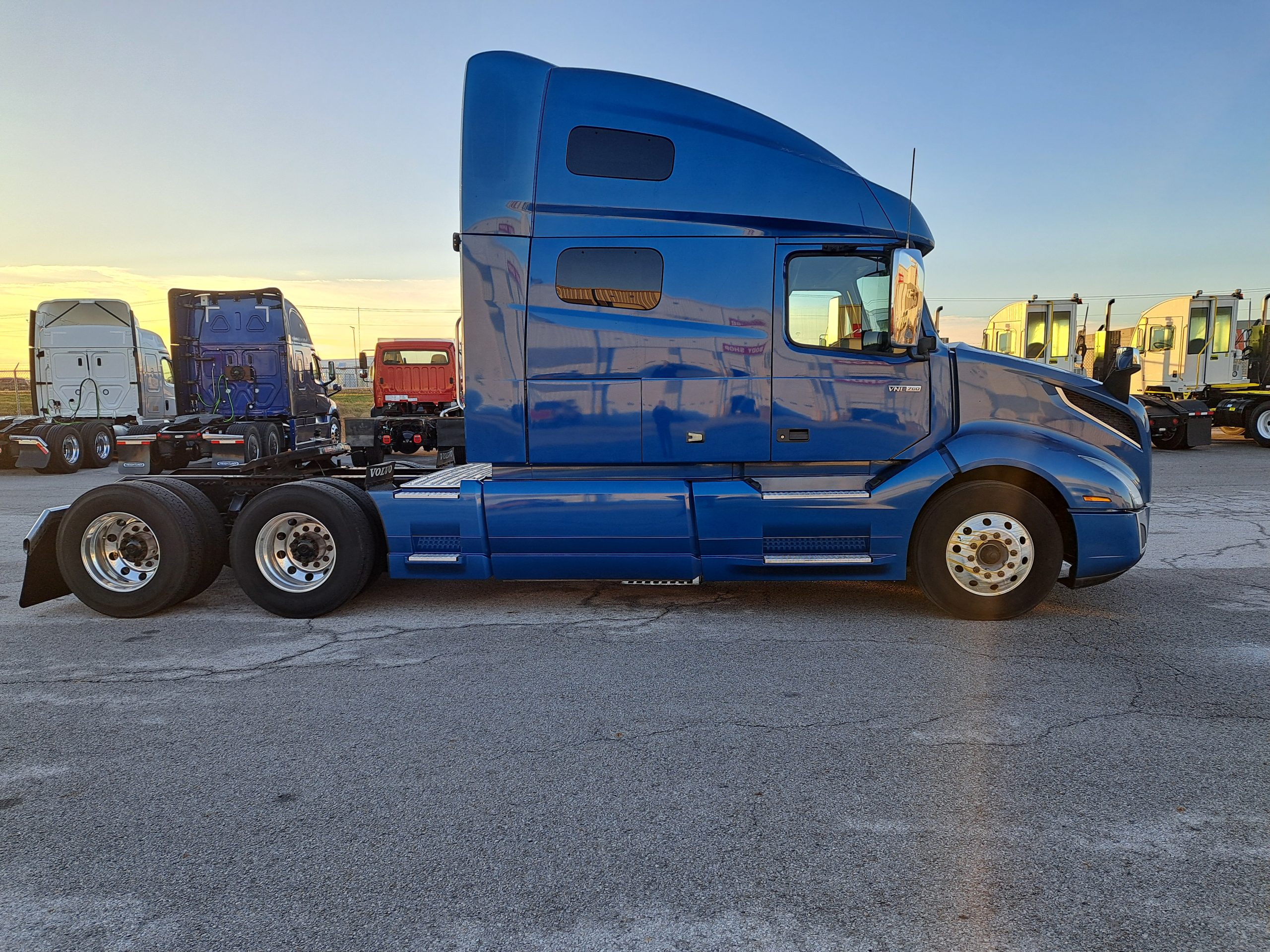 2021 Volvo VNL760 - image 6 of 6