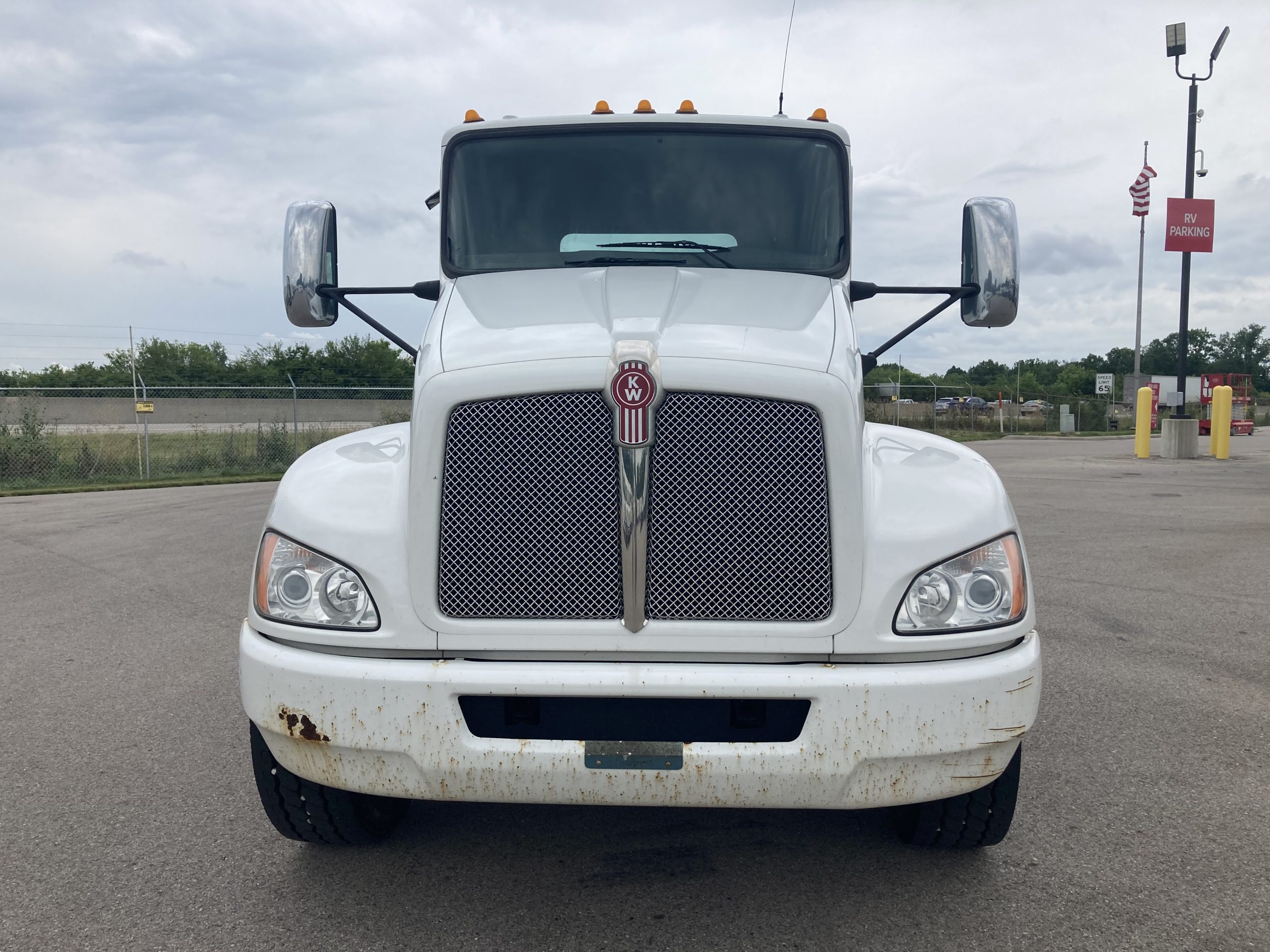 2020 Kenworth T370 - image 2 of 4