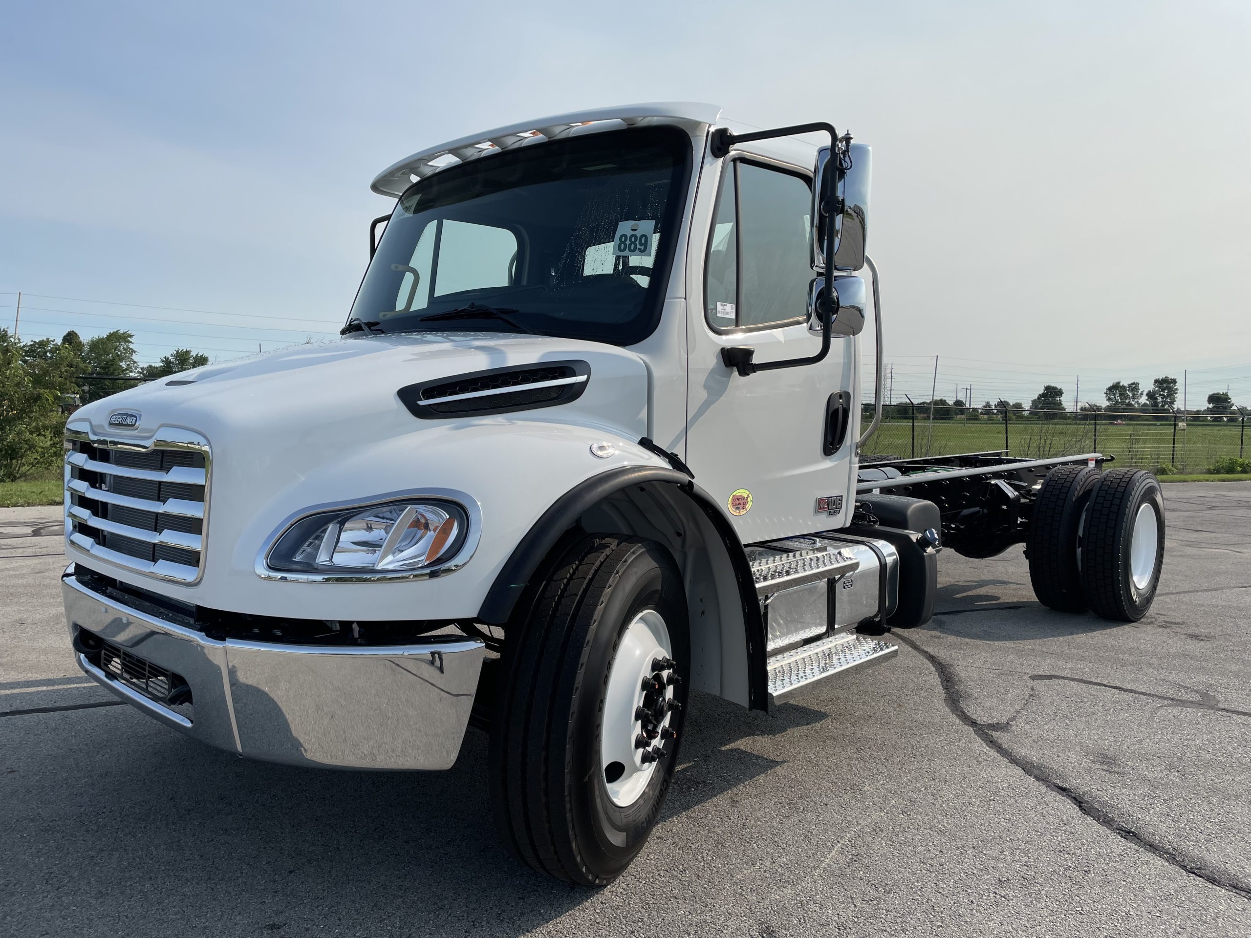 2025 Freightliner M2 106+ - image 4 of 6