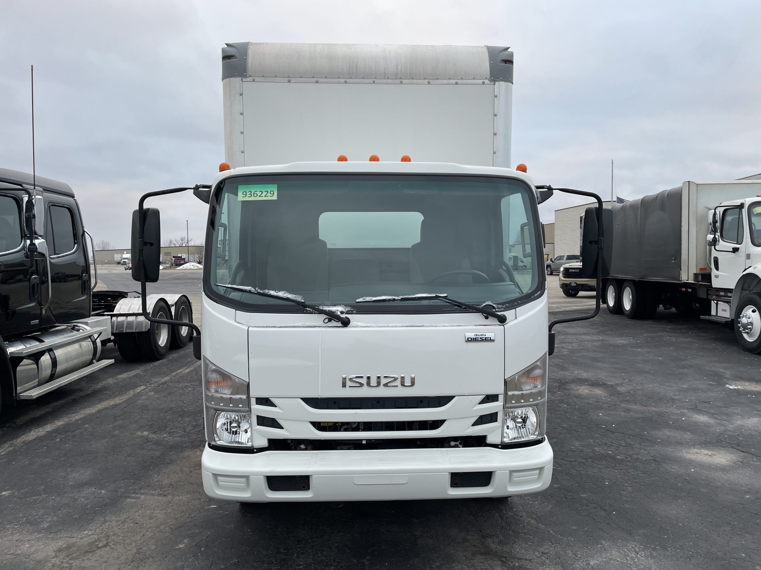 2019 Isuzu NPR - image 2 of 6