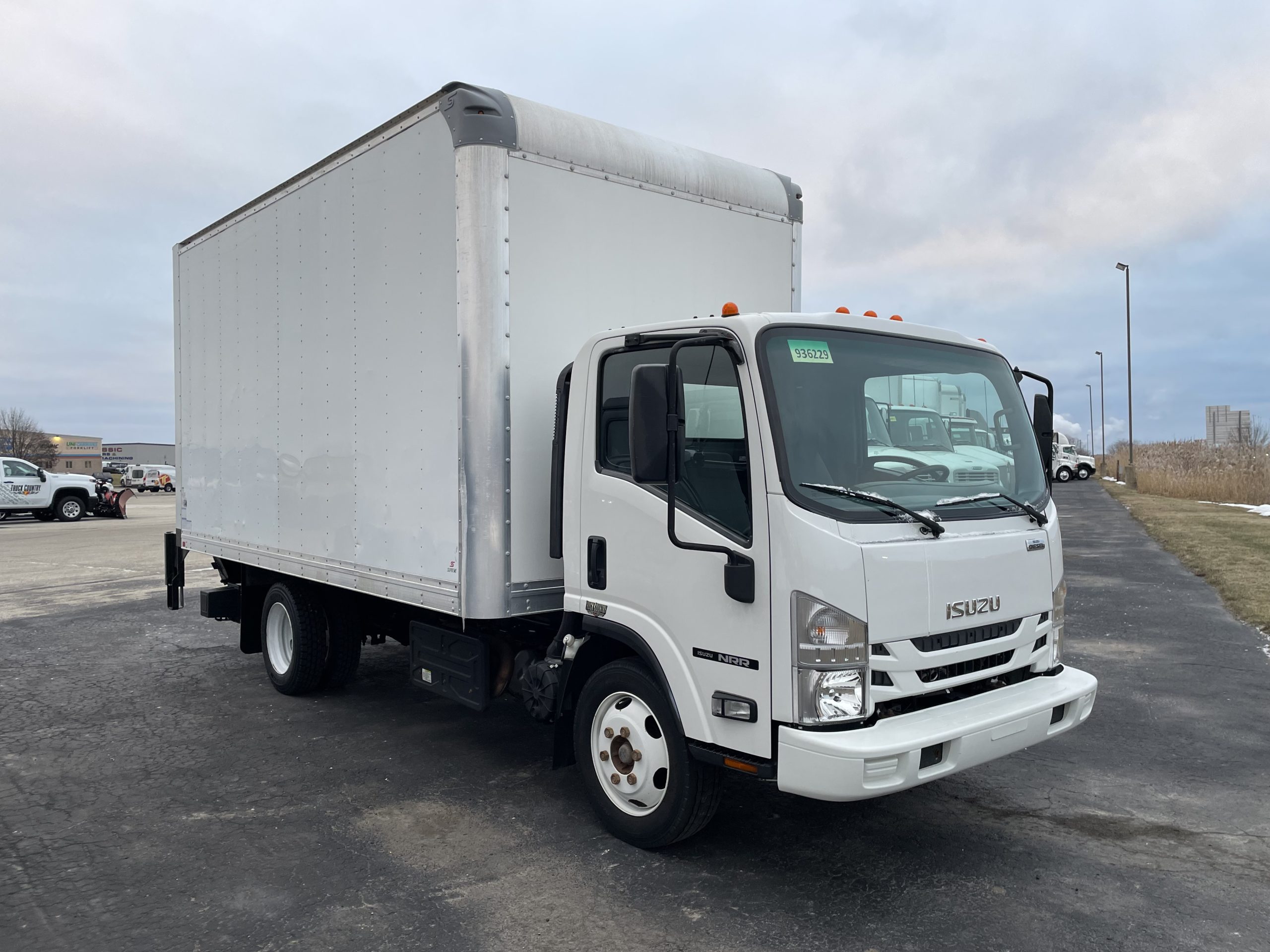 2019 Isuzu NPR - image 3 of 6