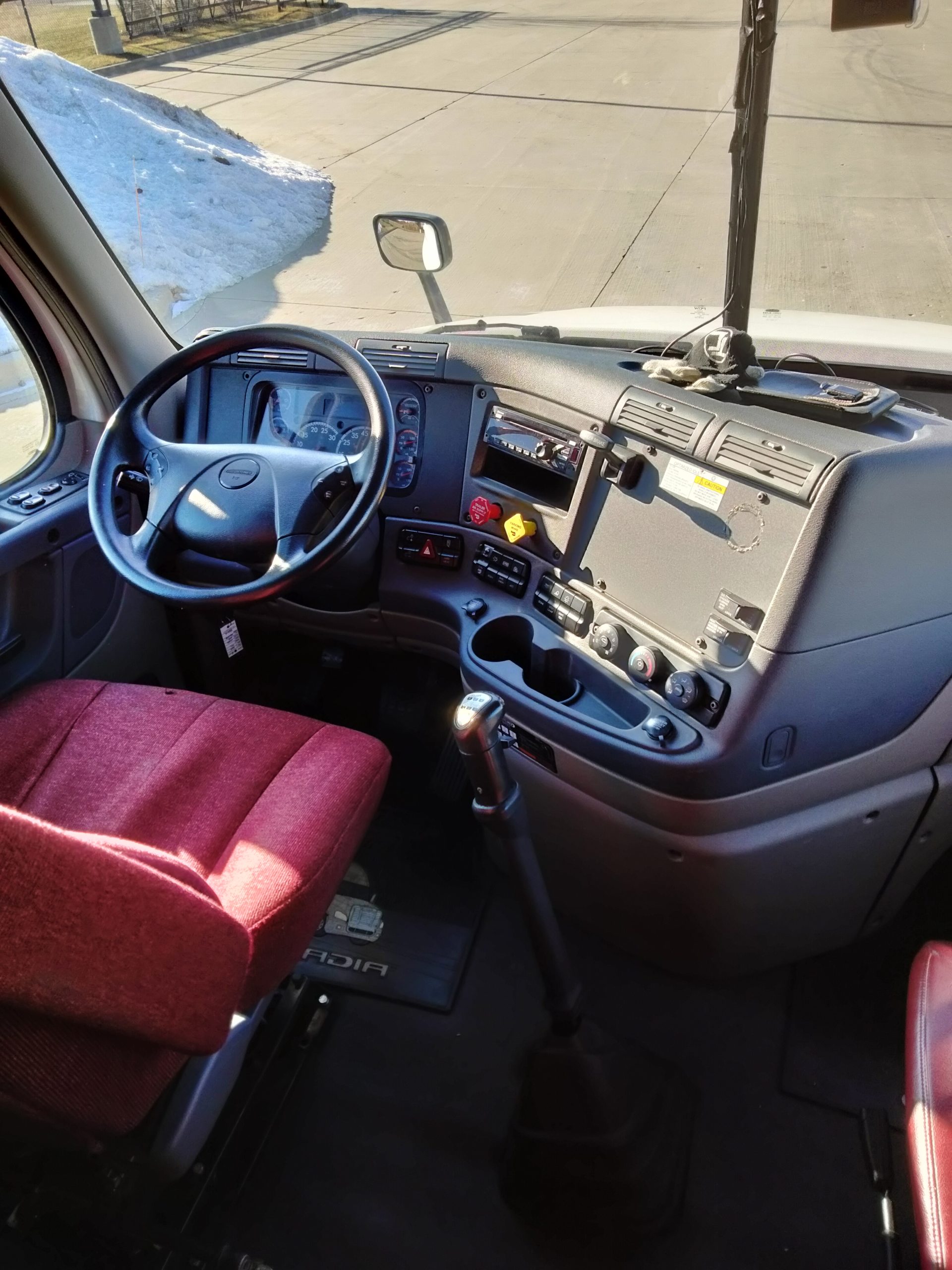 2019 Freightliner CA125 - image 4 of 6