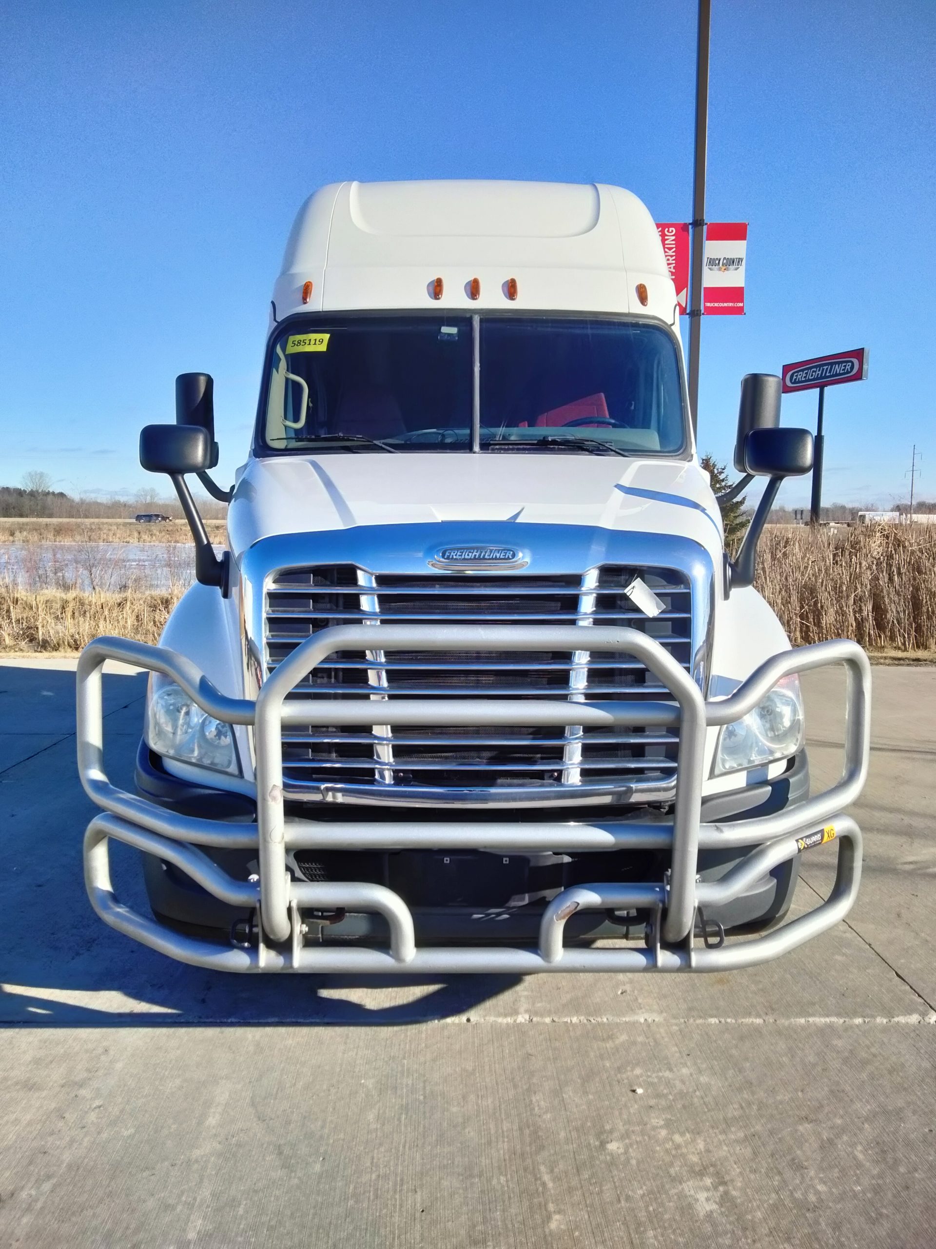 2019 Freightliner CA125 - image 2 of 6