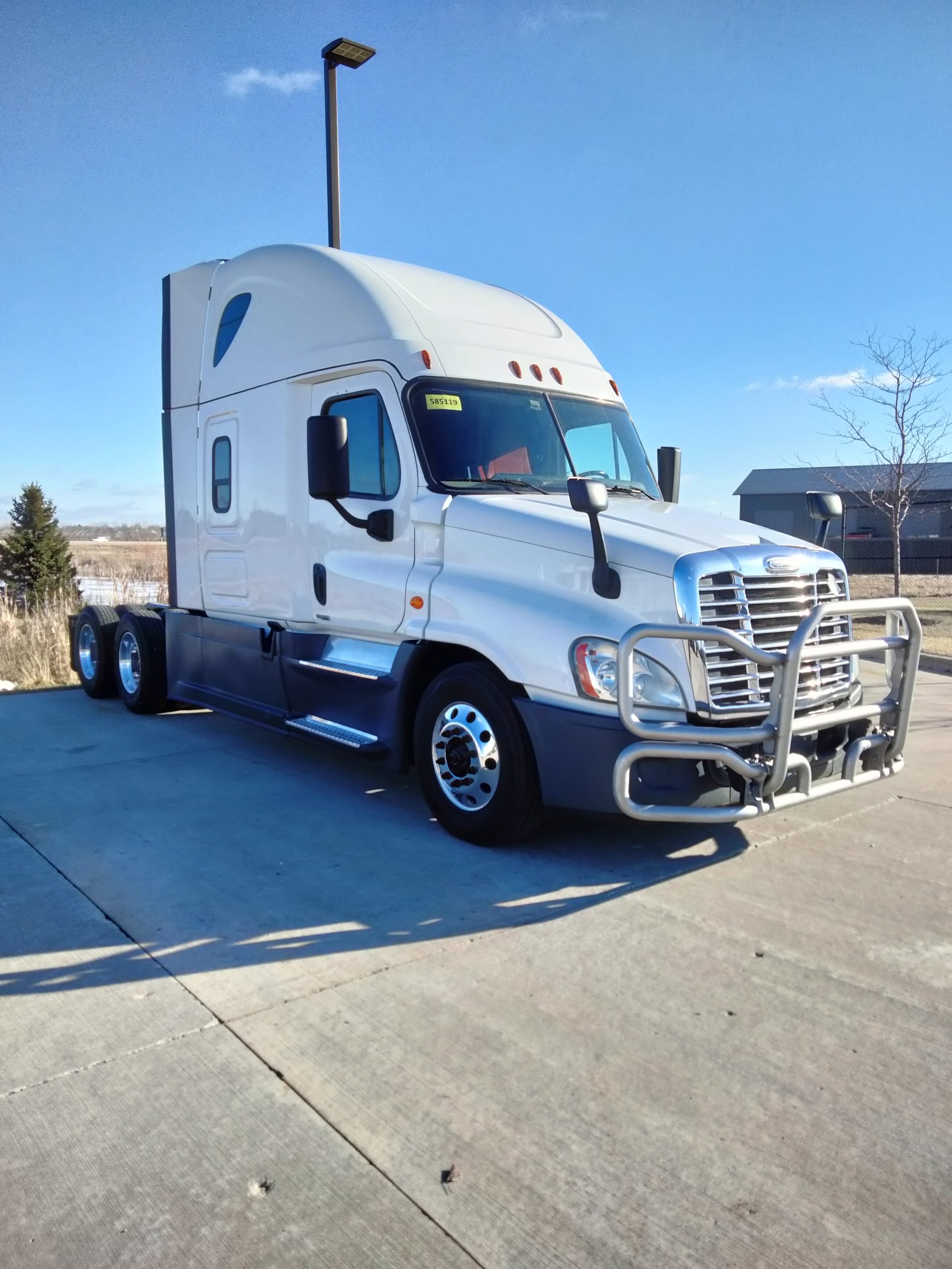 2019 Freightliner CA125 - image 5 of 6