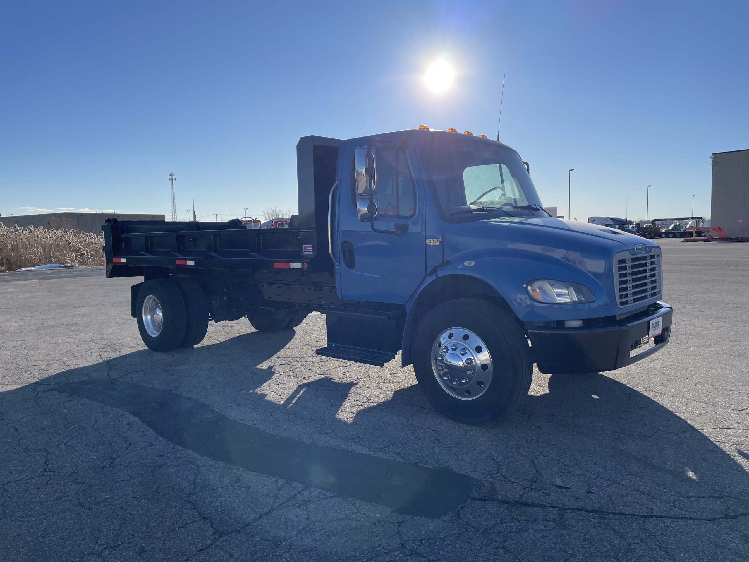 2017 Freightliner M2 106 - image 3 of 6