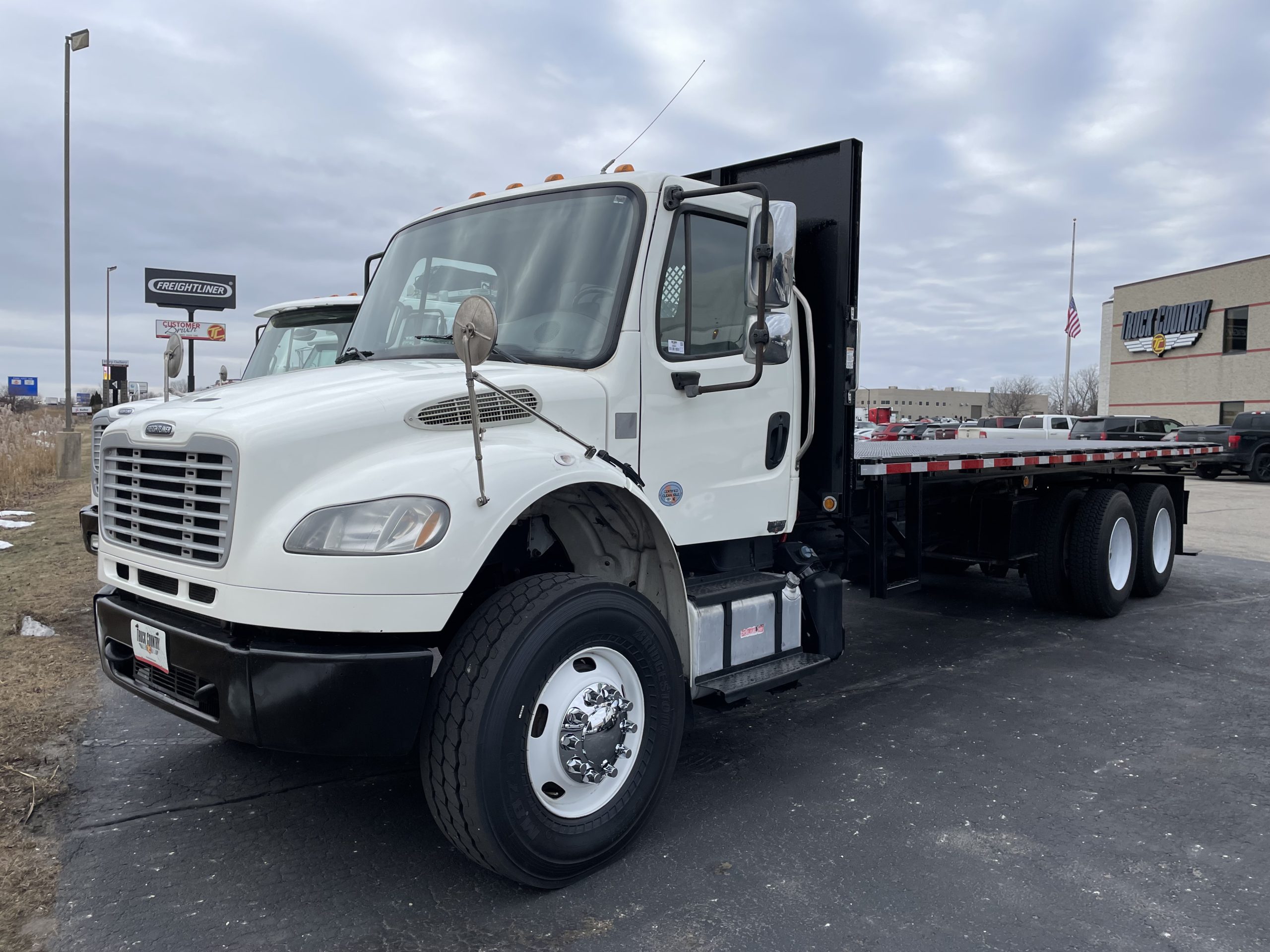 2016 Freightliner M280 - image 1 of 6