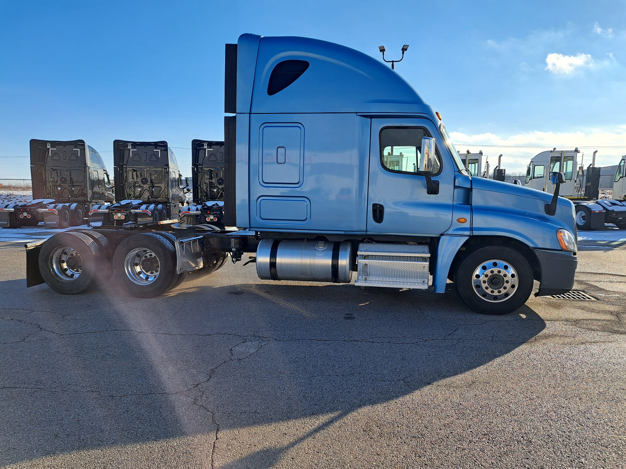 2015 Freightliner CA125 - image 5 of 6