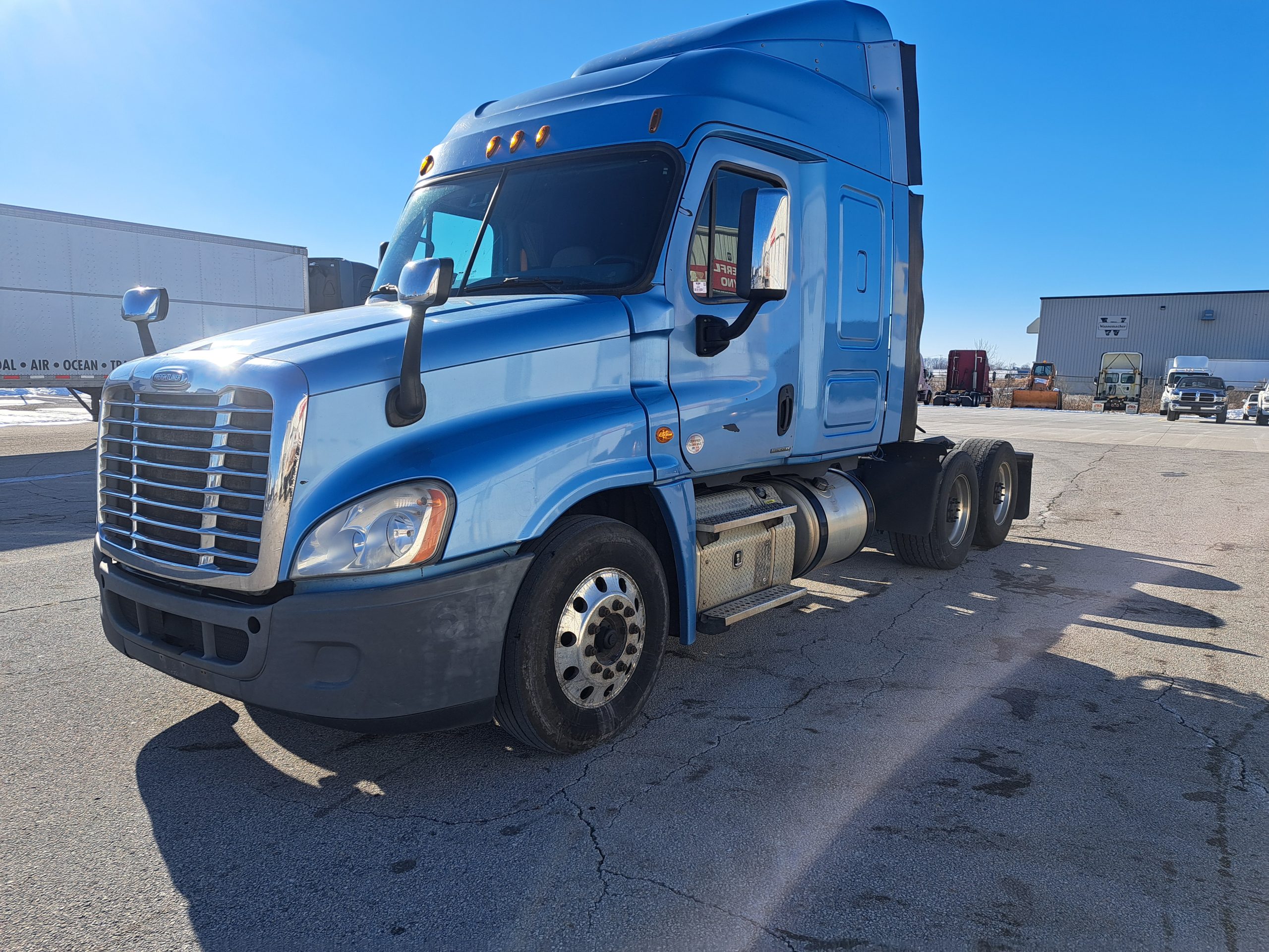 2015 Freightliner CA125 - image 1 of 6