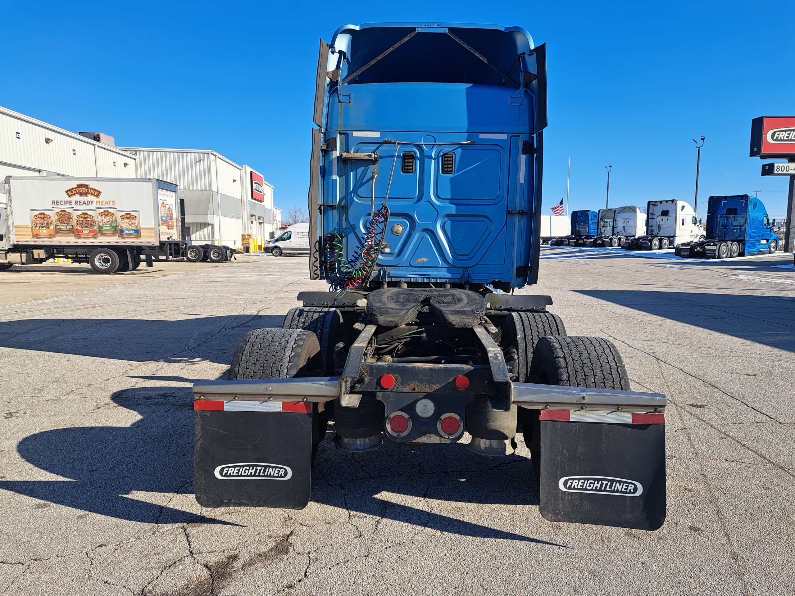 2015 Freightliner CA125 - image 3 of 6