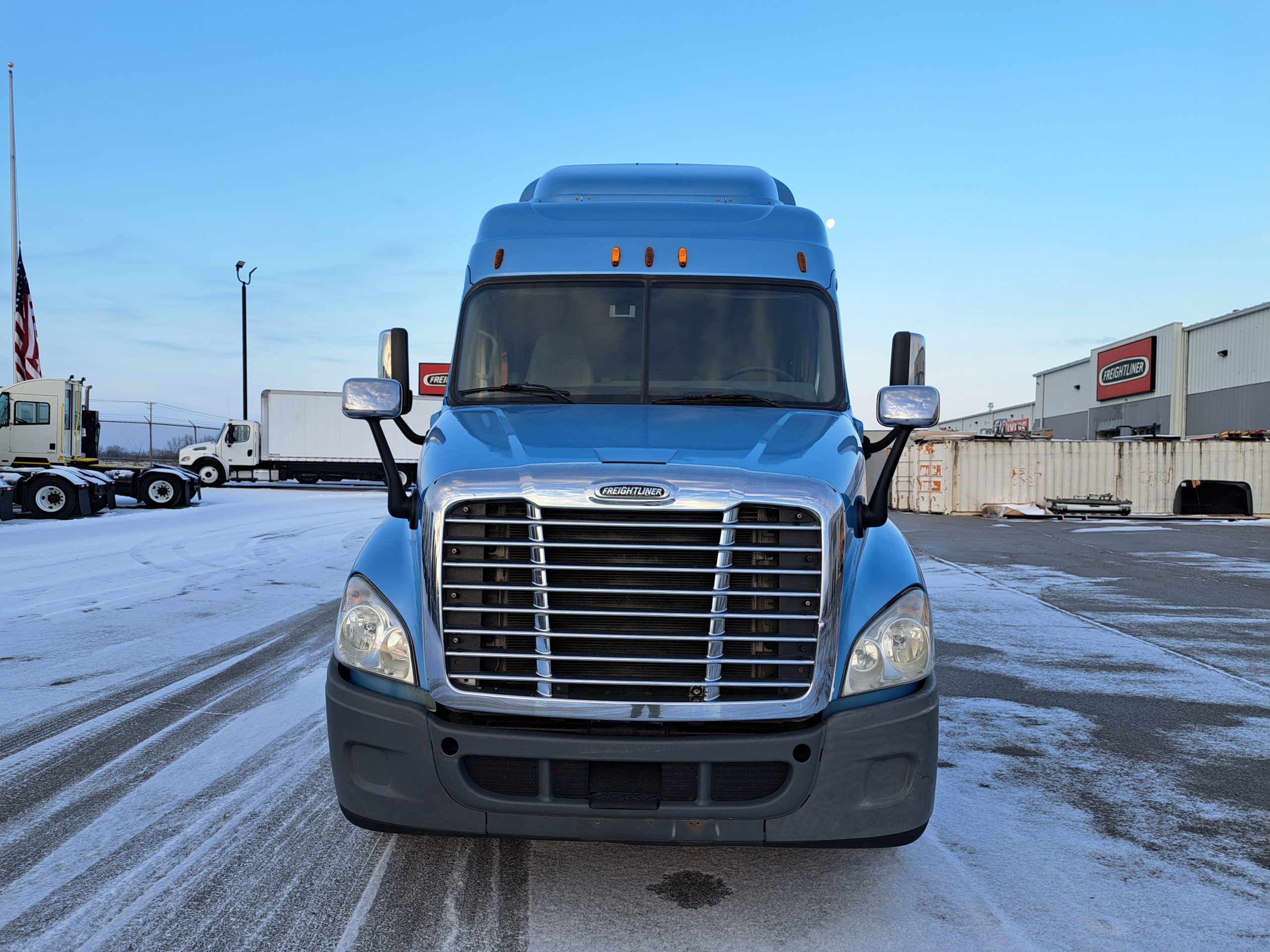 2015 Freightliner CA125 - image 2 of 6