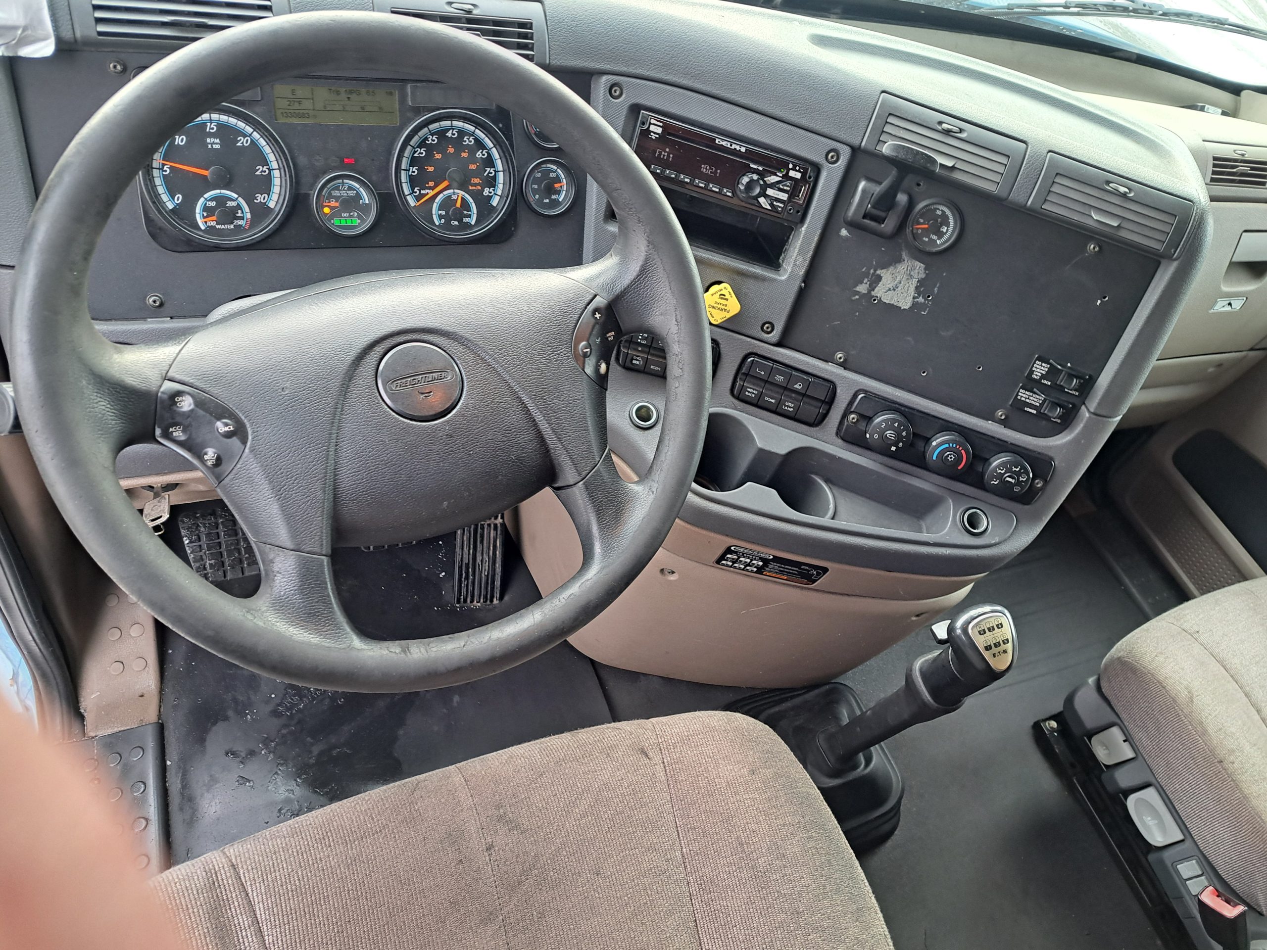 2015 Freightliner CA125 - image 5 of 6