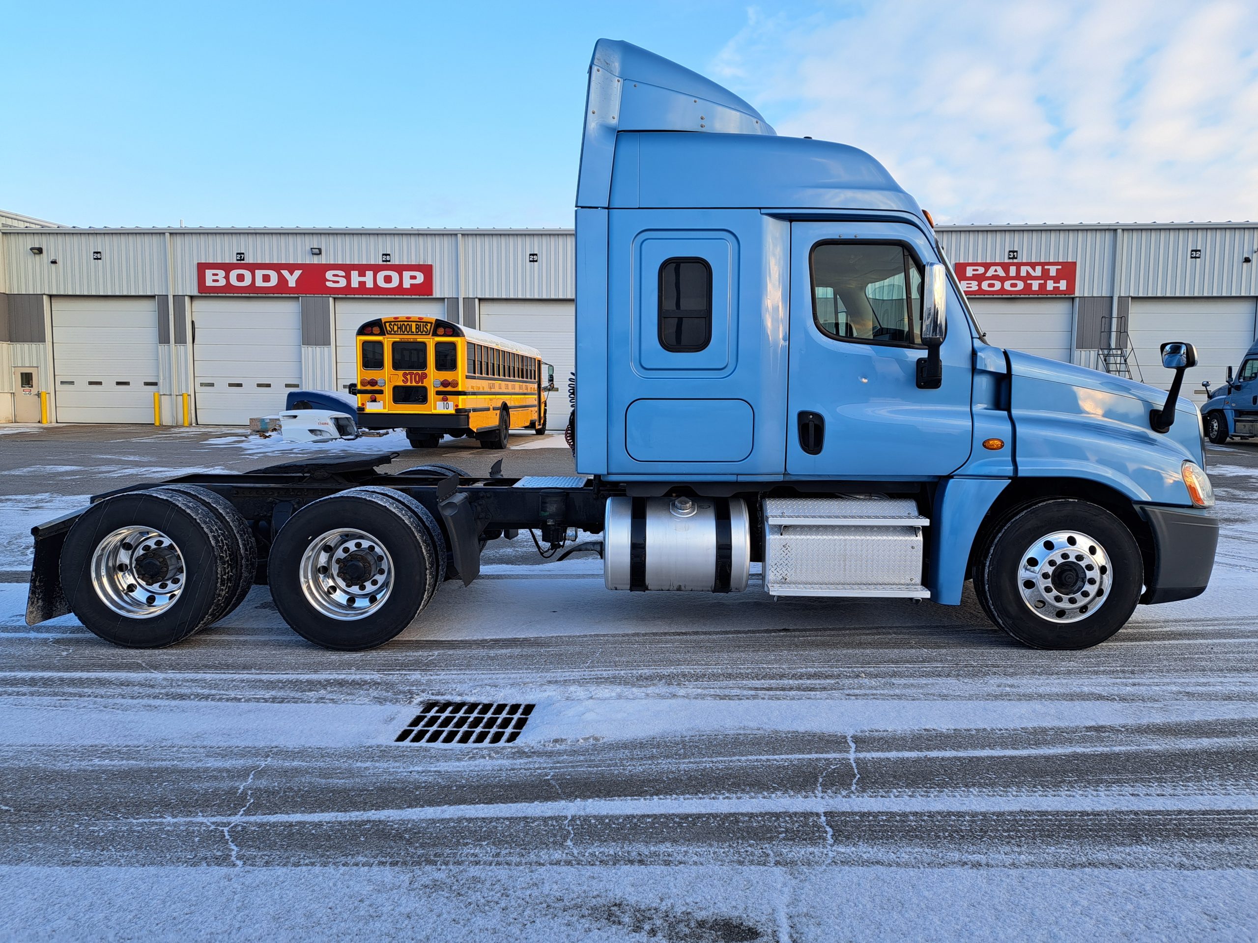 2015 Freightliner CA125 - image 6 of 6