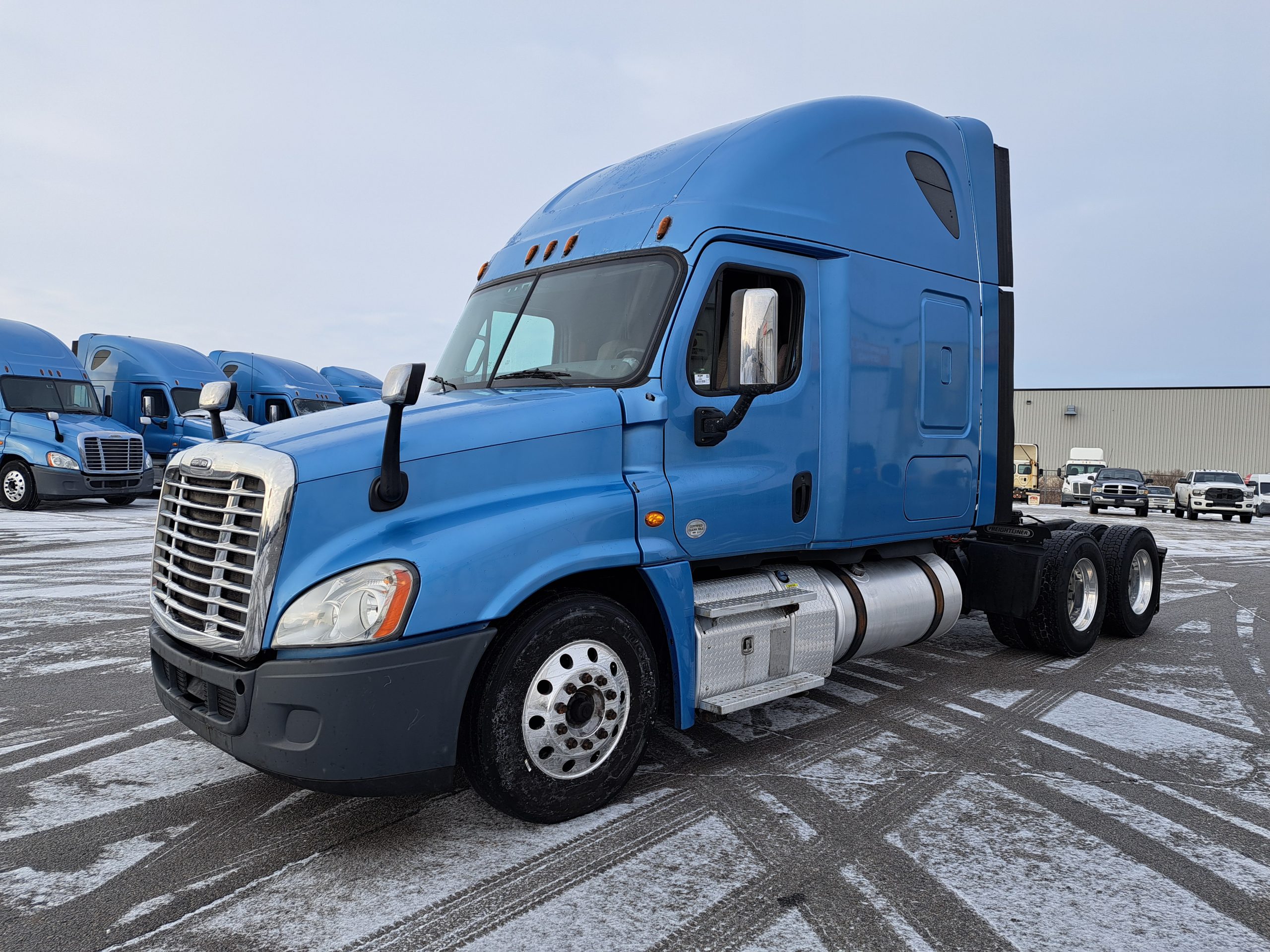 2015 Freightliner CA125 - image 1 of 6