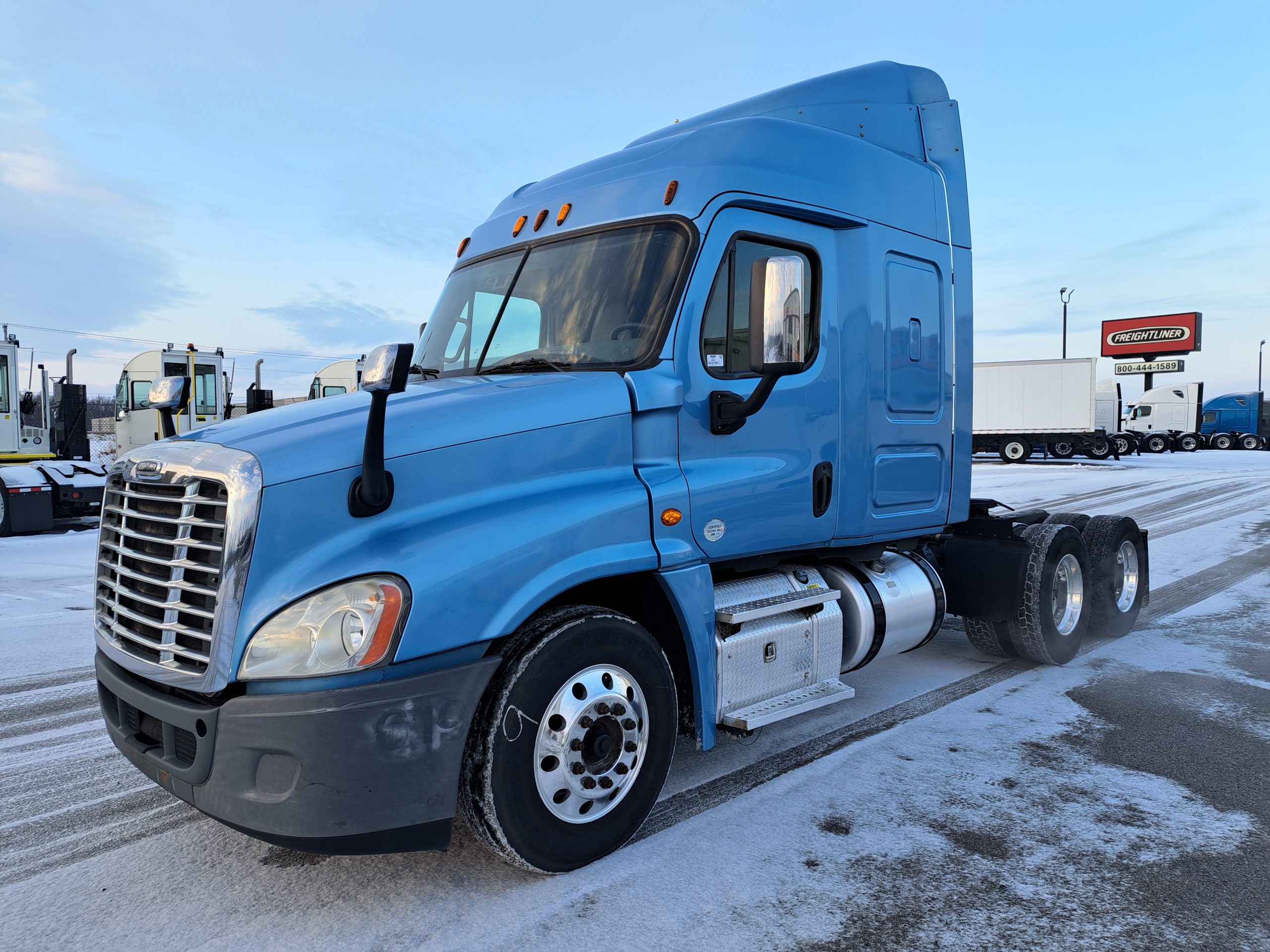 2015 Freightliner CA125 - image 1 of 6