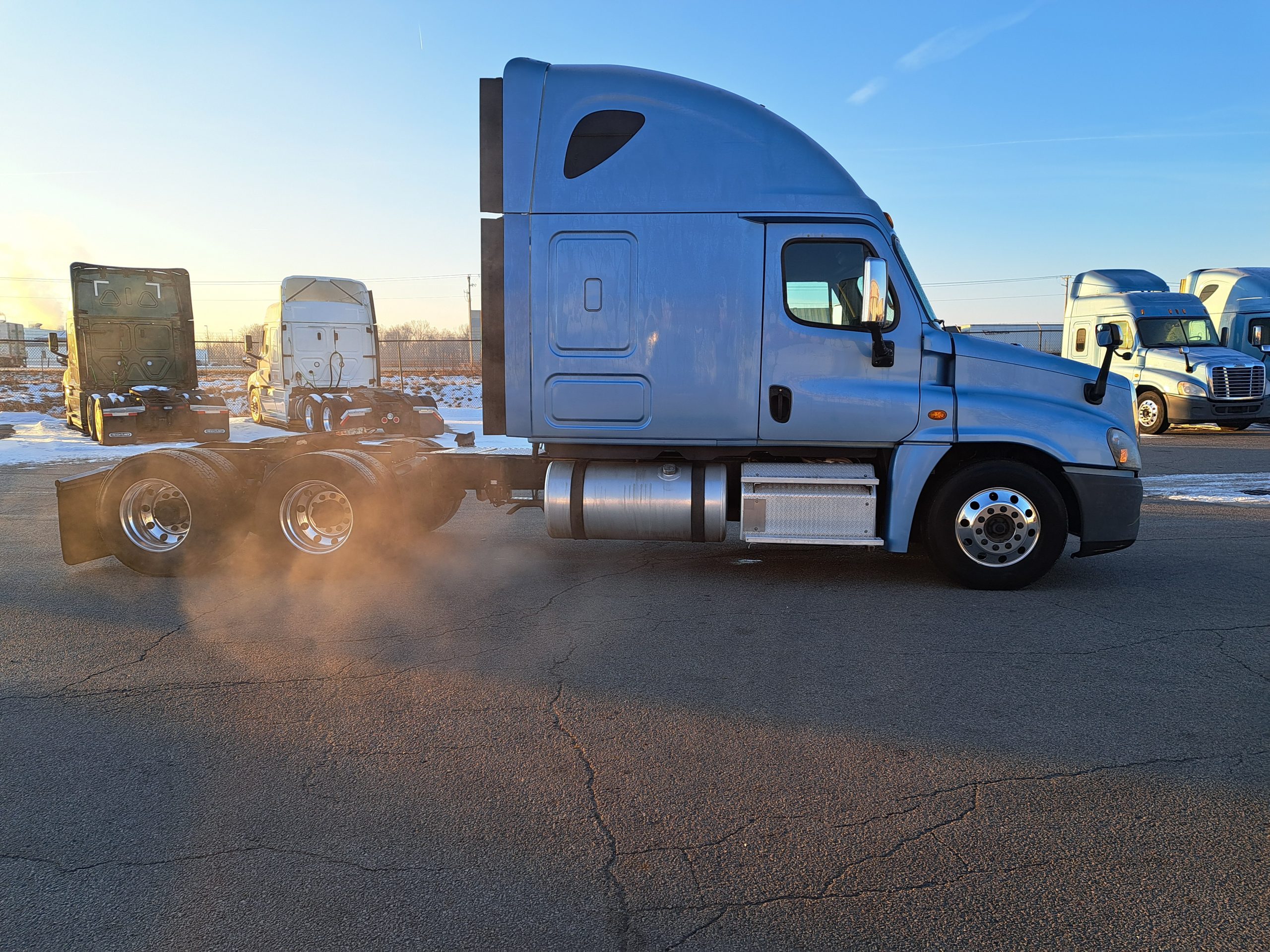 2015 Freightliner CA125 - image 6 of 6