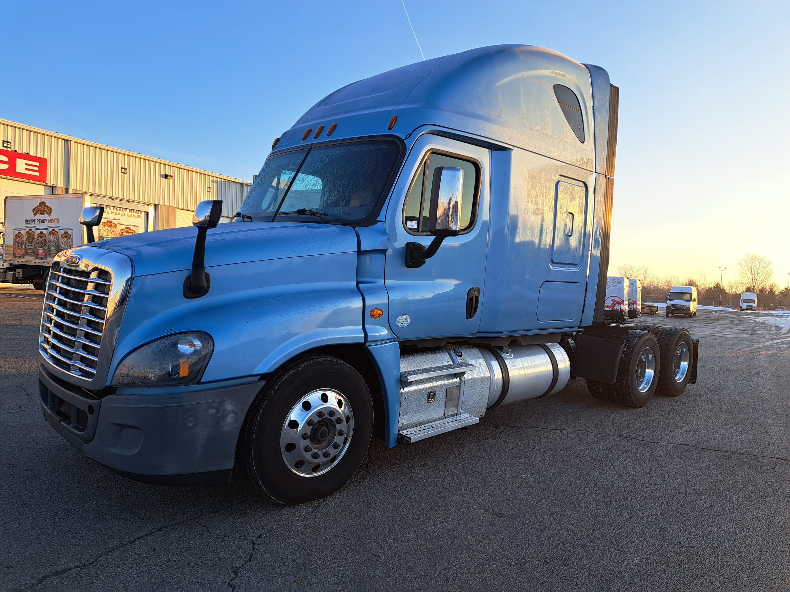 2015 Freightliner CA125 - image 1 of 6